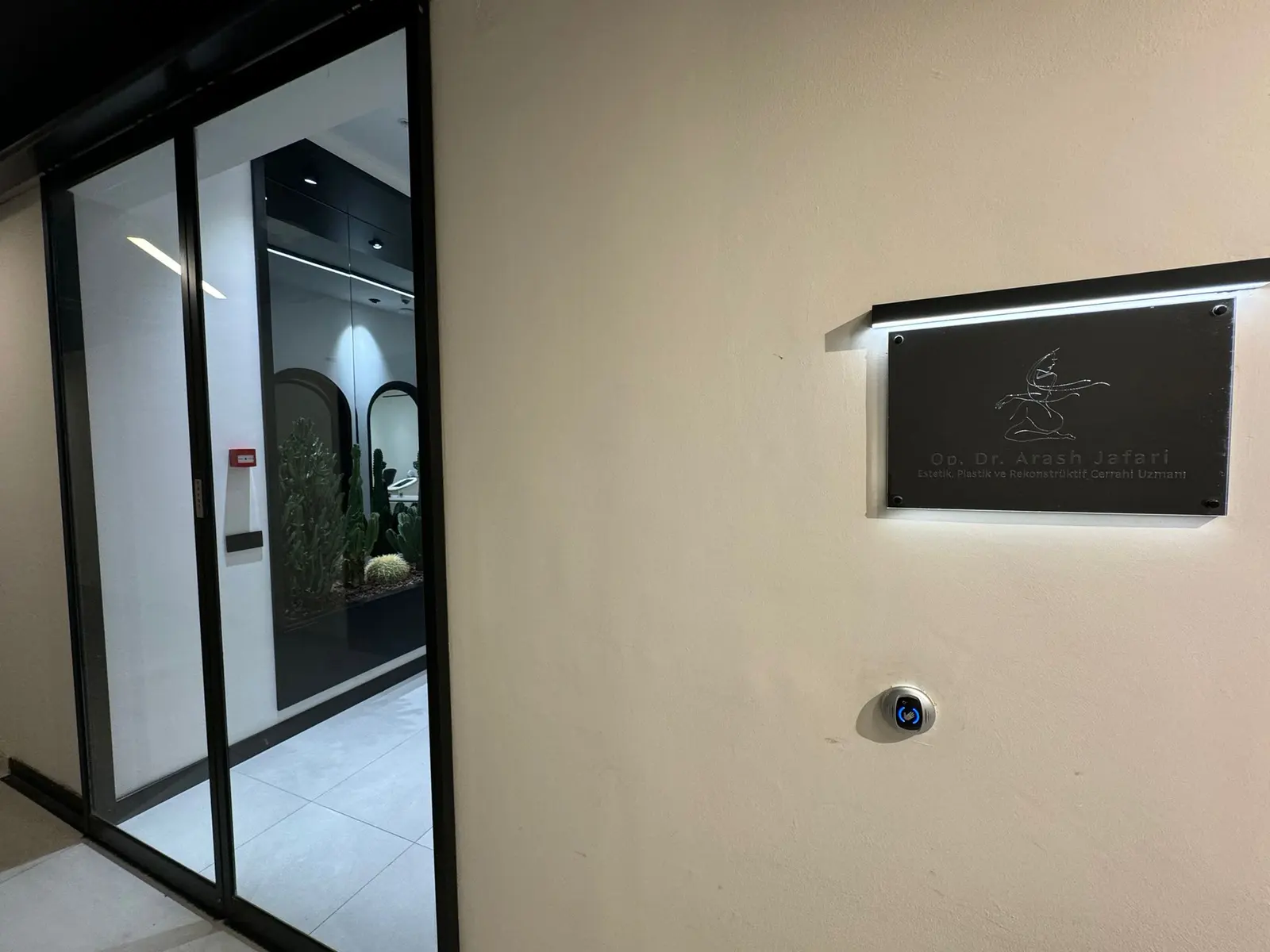 Op. Dr. Arash Jafari Klinik