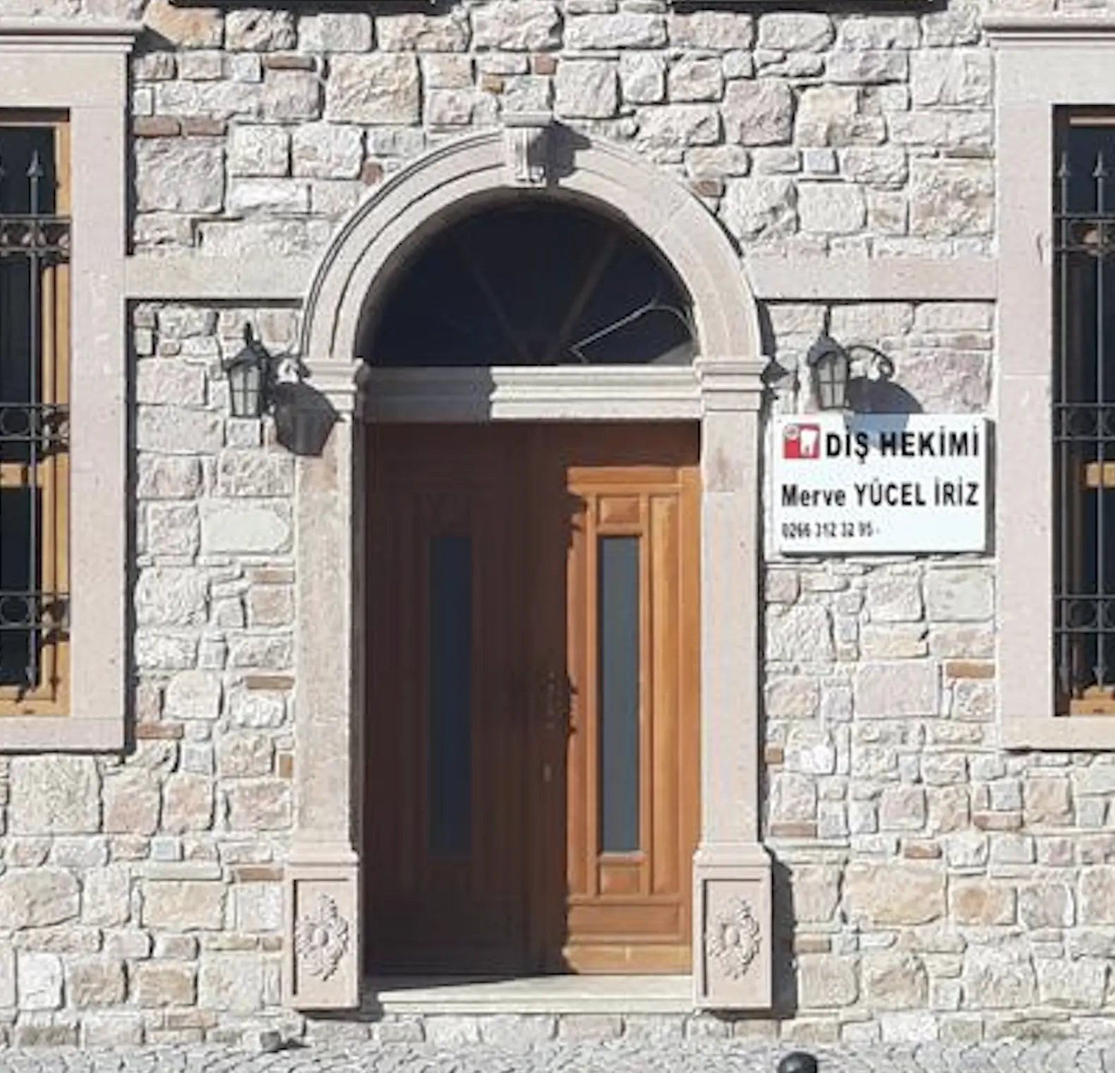 Ayvalık Diş Hekimi Merve YÜCEL İRİZ