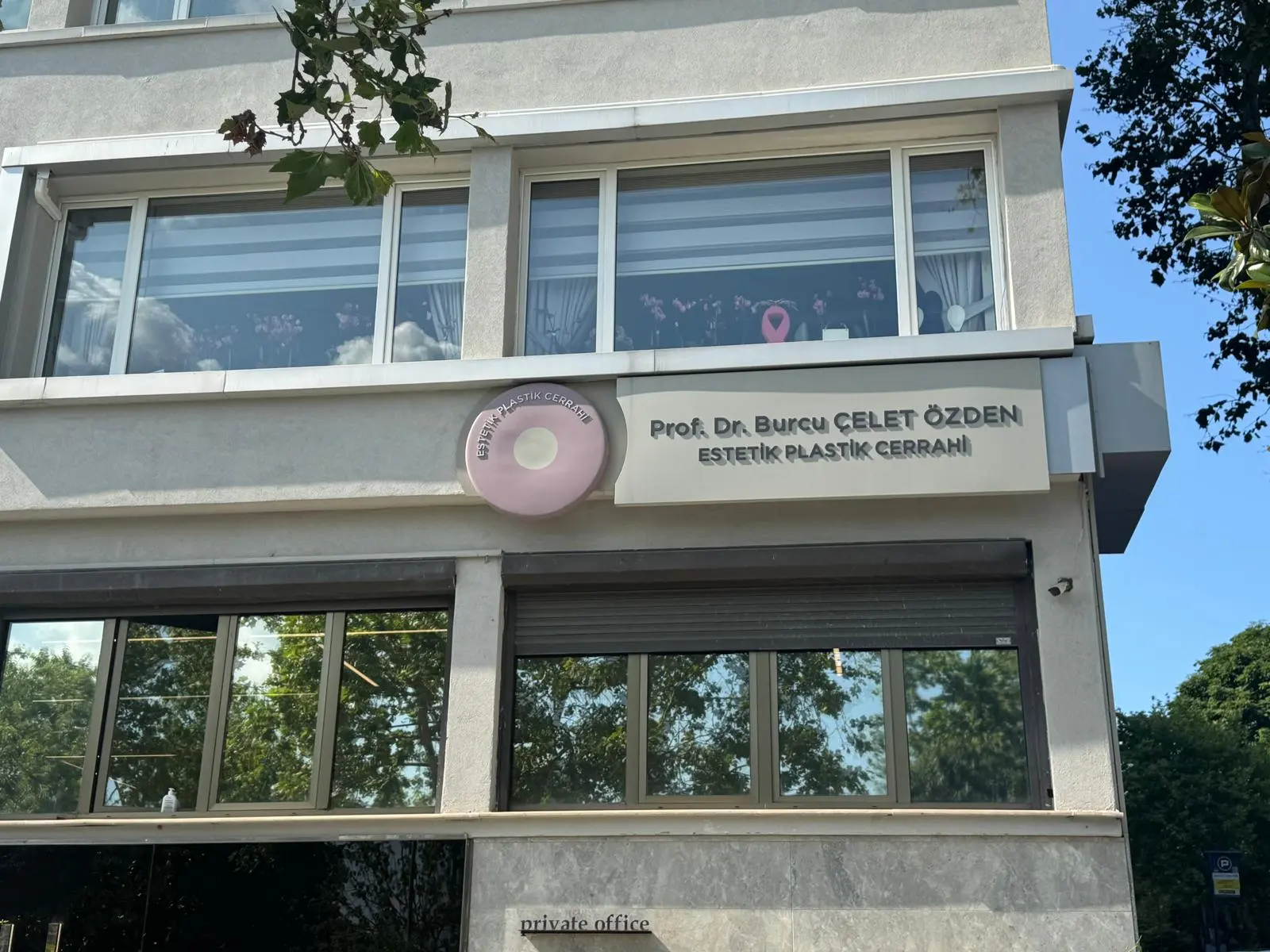 Prof. Dr. Burcu Çelet Özden Muayenehanesi
