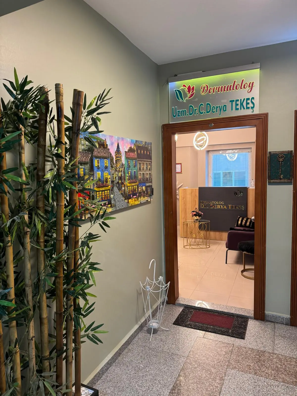 Dr Derya Tekeş Dermatoloji kliniği