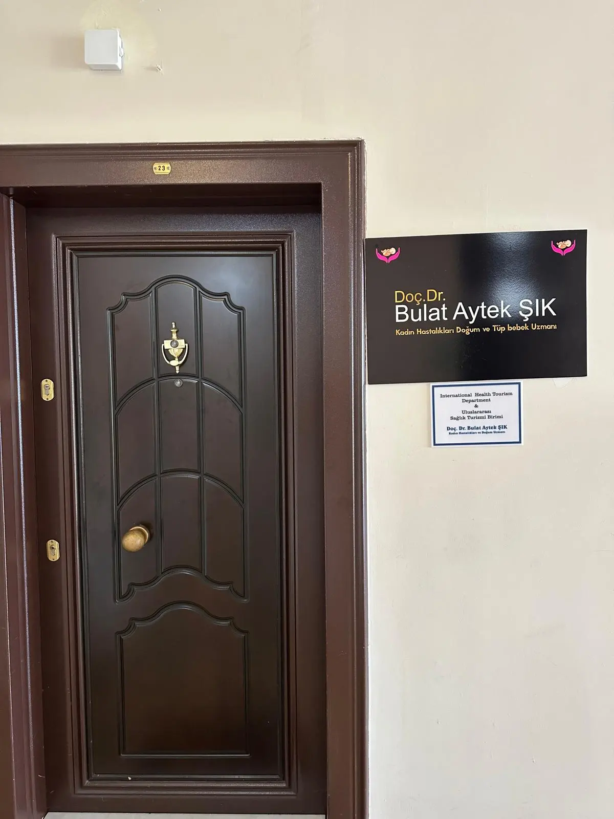 Doç. Dr. Bulat Aytek Şık Muayenehanesi