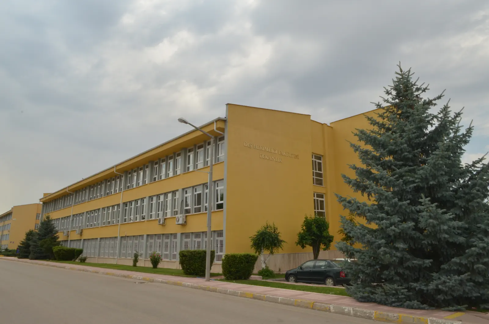 Eskişehir Osmangazi Üniversitesi Ağız ve Diş Sağlığı Merkezi