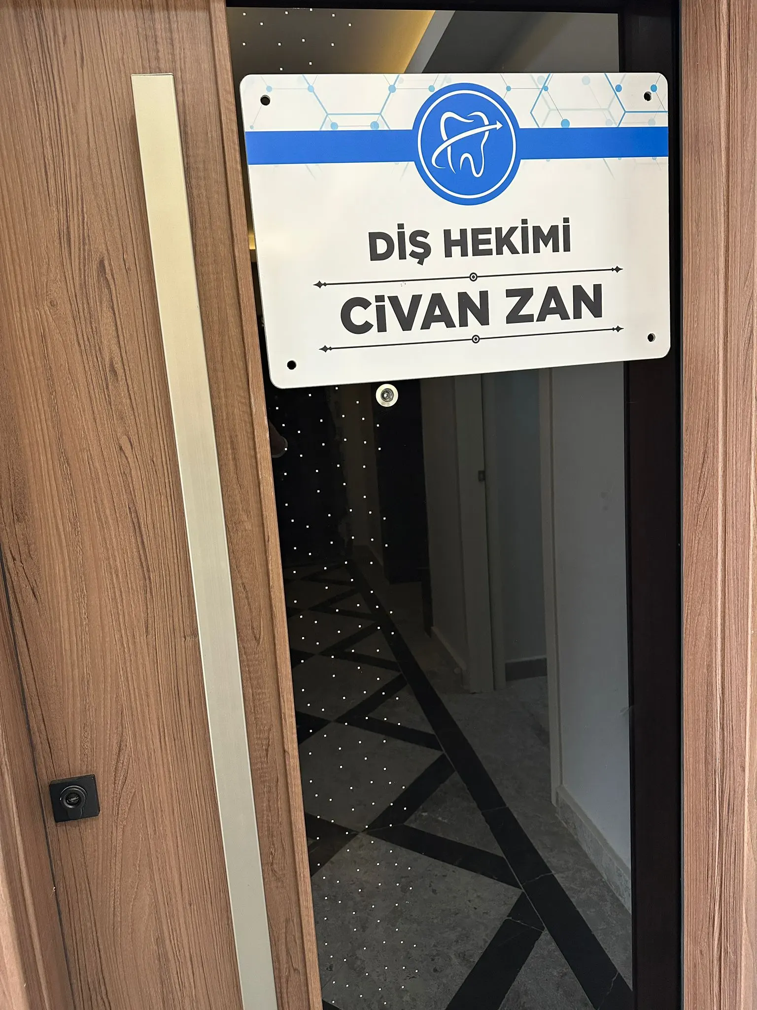 Dt. Civan Zan Muayenehanesi