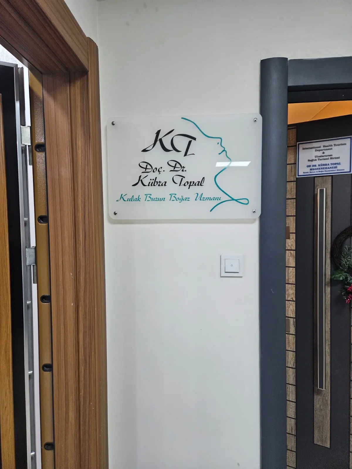 Doç. Dr. Kübra Topal Muayenehanesi