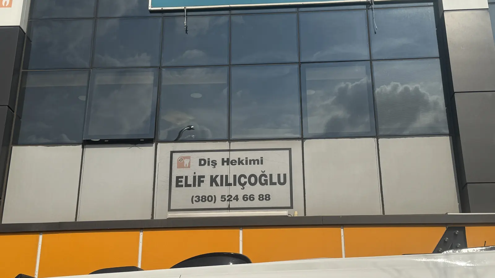 Diş Hekimi Elif Kılıçoğlu