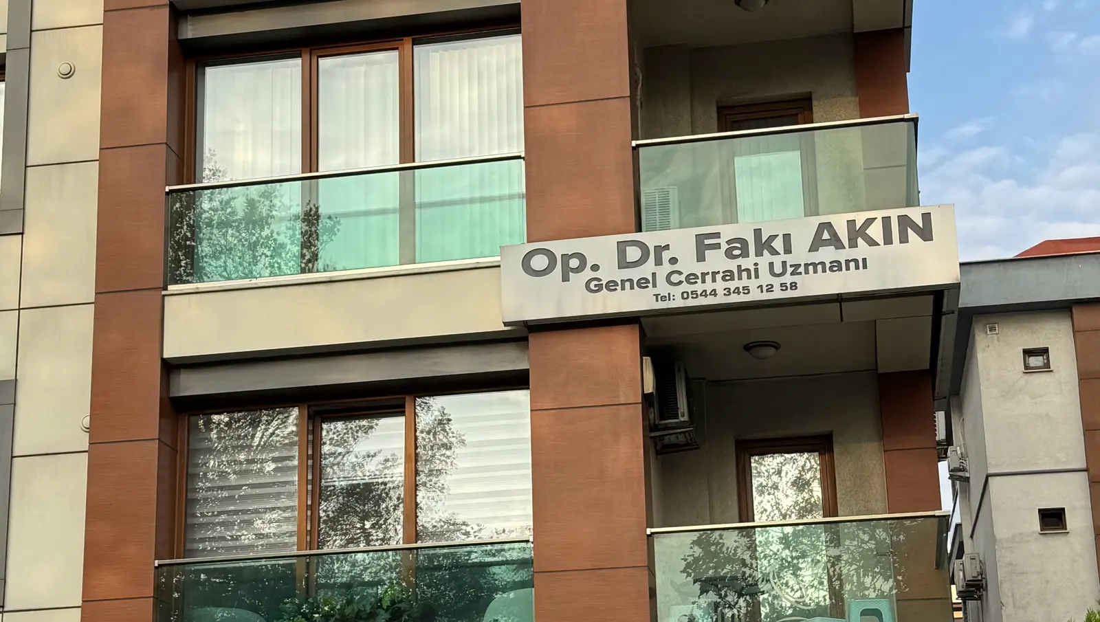 Uzm. Dr. Fakı Akın Muayenehanesi