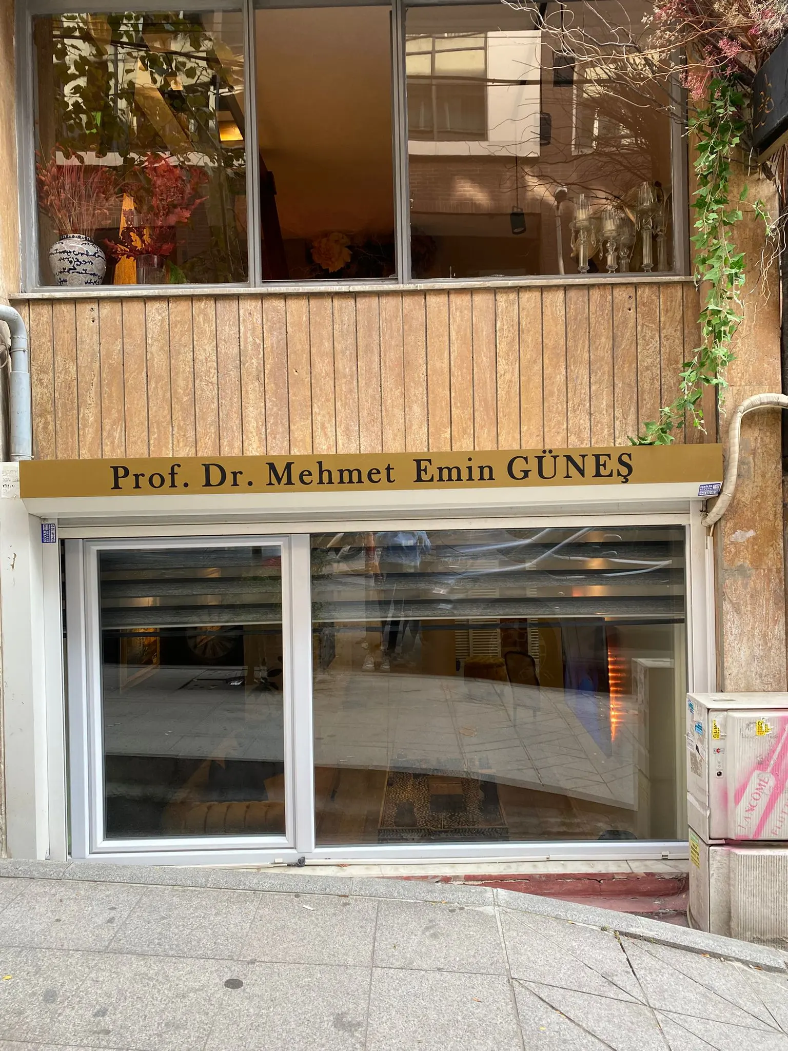 Doç. Dr. Mehmet Emin Güneş Muayenehanesi