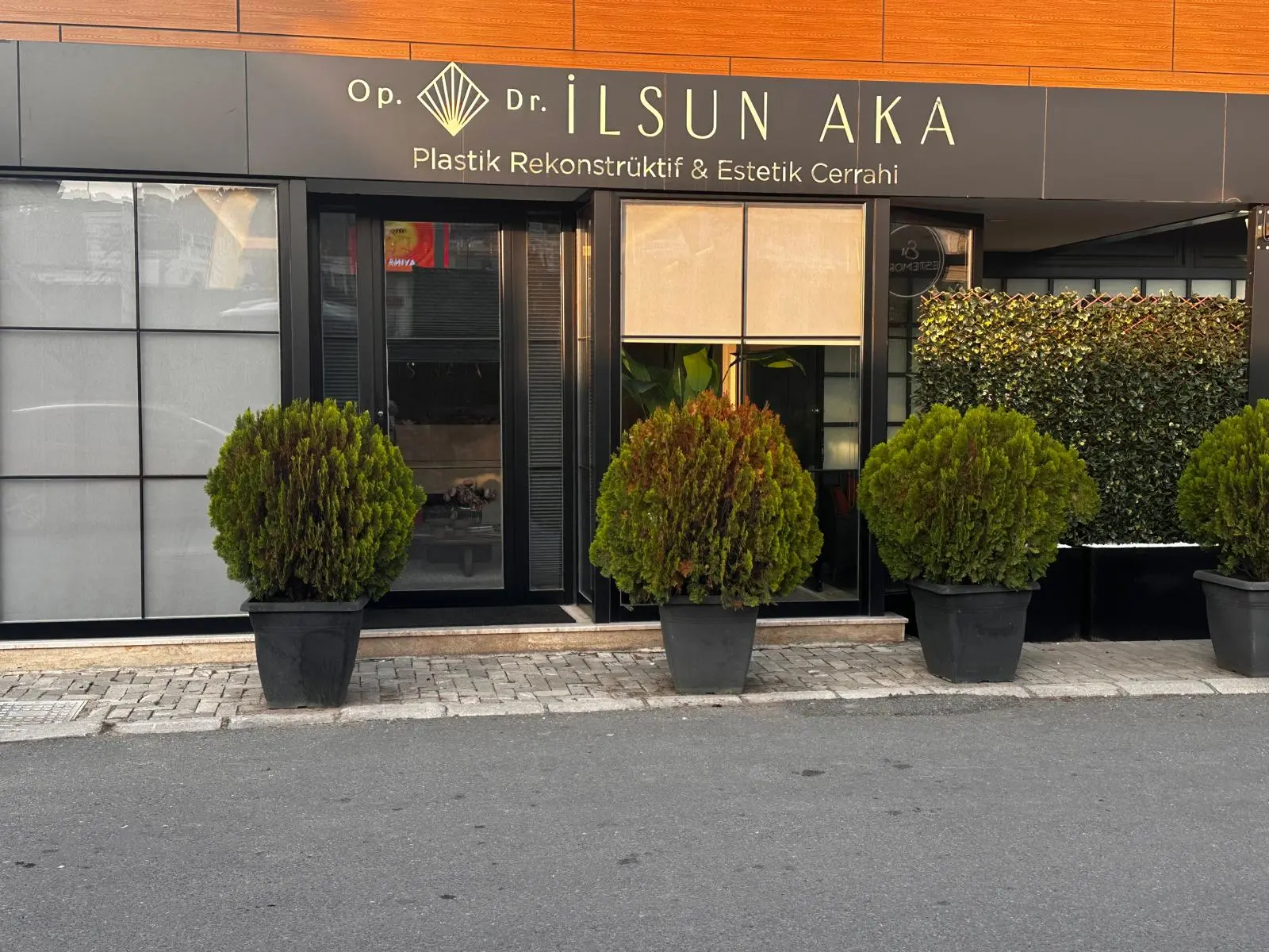 Op. Dr. İlsun Aka