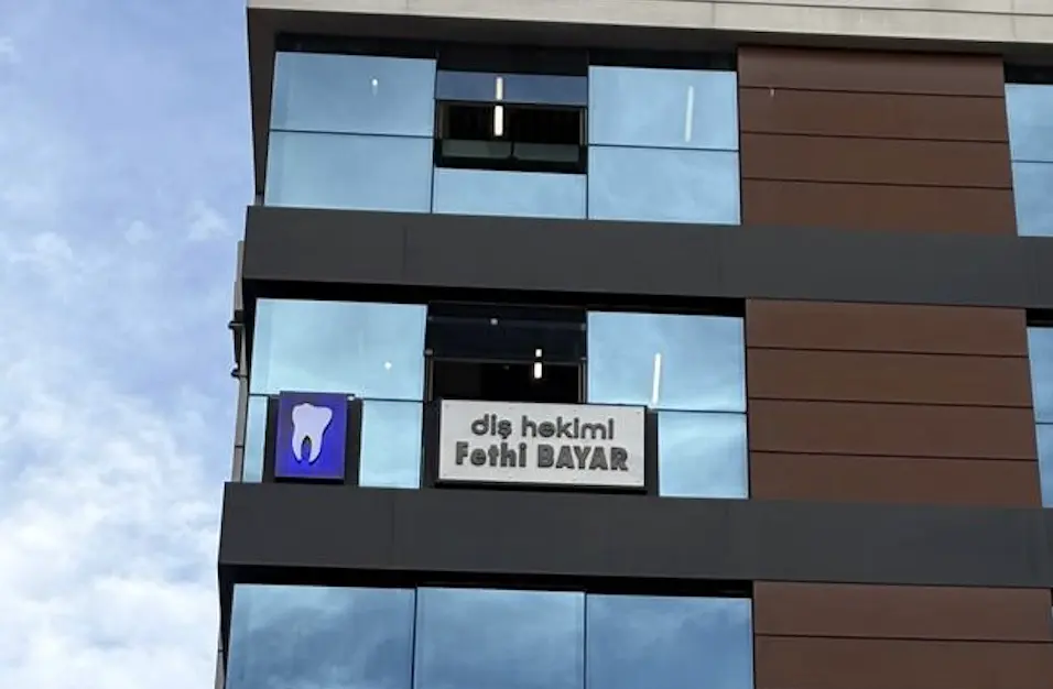 Diş Hekimi Fethi Bayar