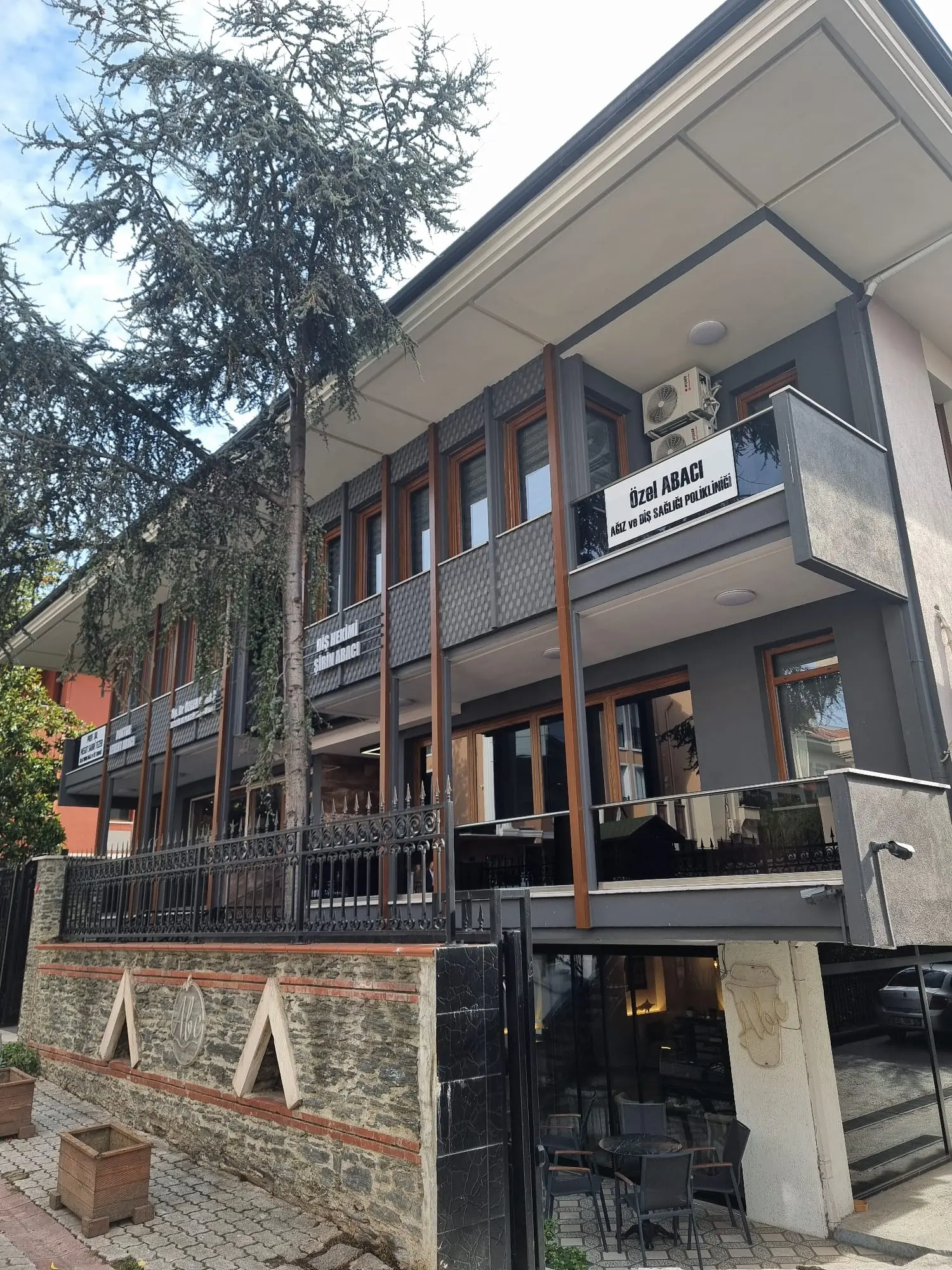 ABACI AĞIZ VE DİŞ SAĞLIĞI POLİKLİNİĞİ