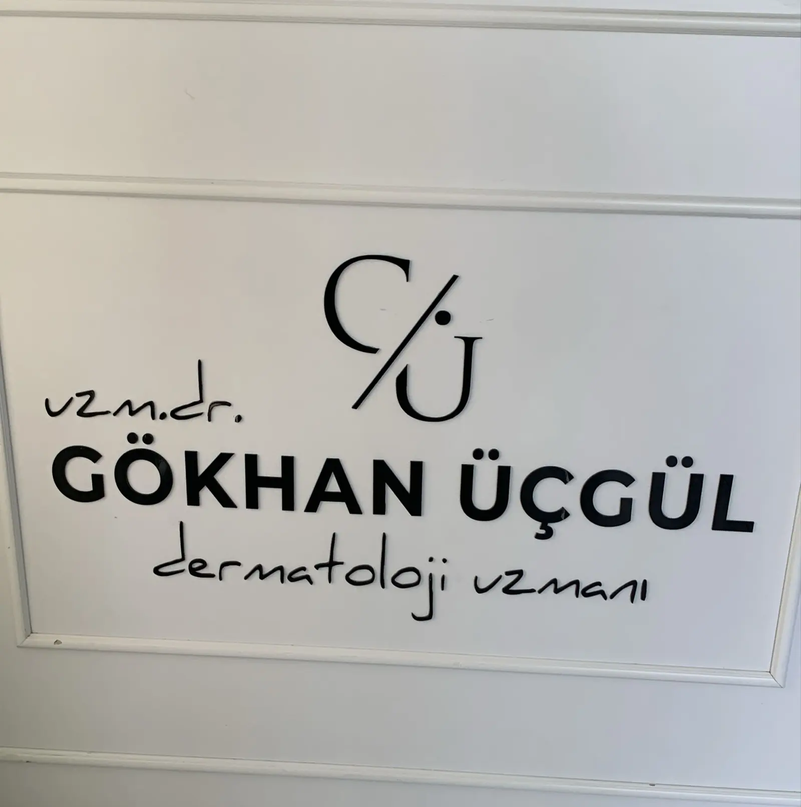 Dermatolog Uzm.Dr. Gökhan Üçgül Kliniği