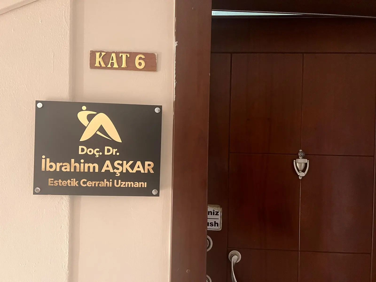 Doç. Dr. İbrahim Aşkar Muayenehanesi