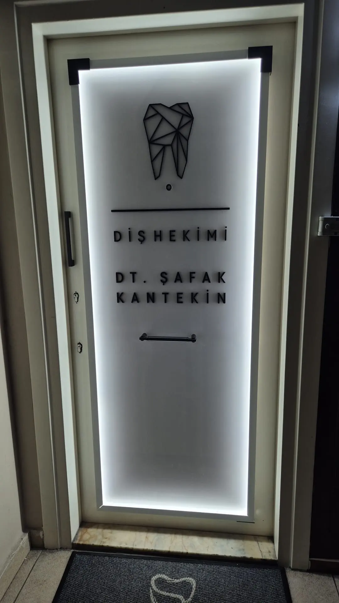 Diş Hekimi Şafak Kantekin