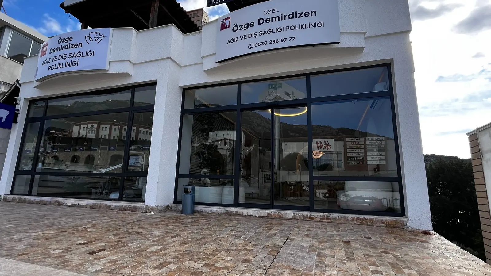 Özel Özge Demirdizen Ağız ve Diş Sağlığı Polikliniği