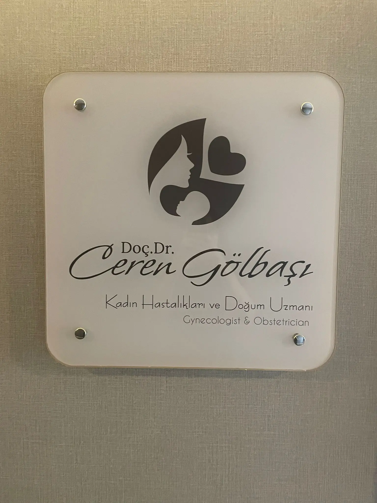 Doç. Dr. Ceren Gölbaşı Muayenehanesi
