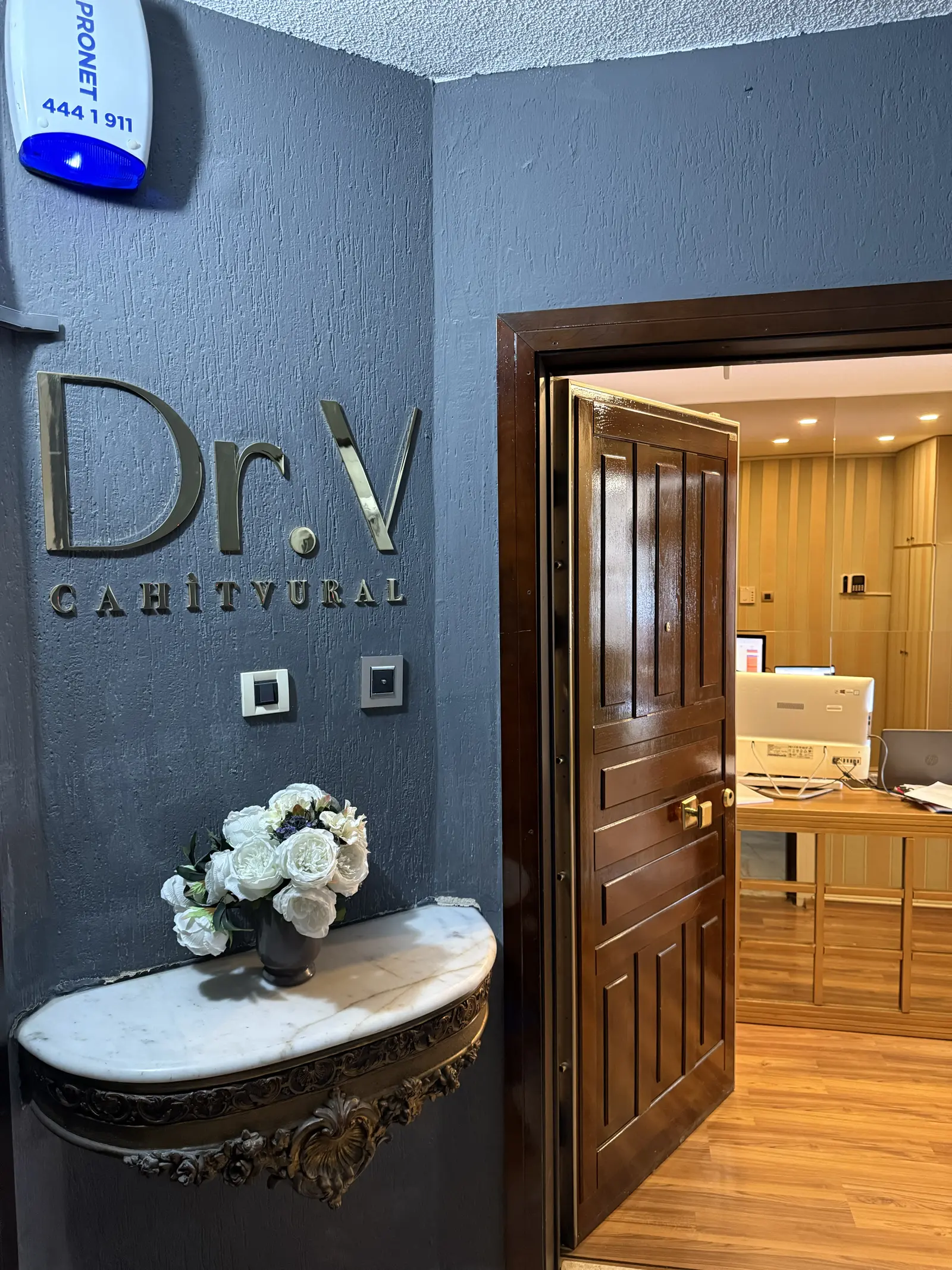 Op. Dr. Cahit Vural