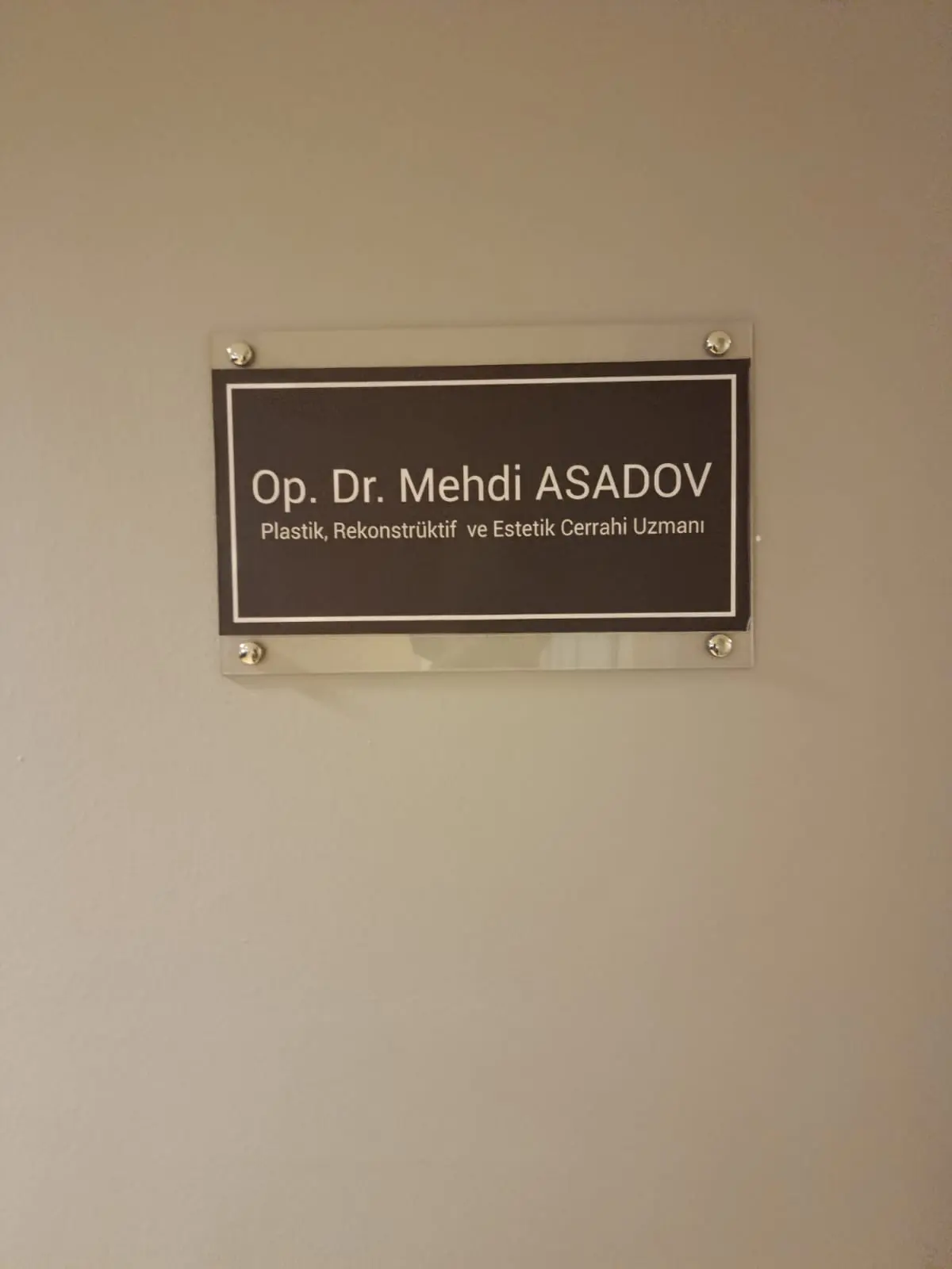 Op. Dr. Mehdi Asadov Muayenehanesi
