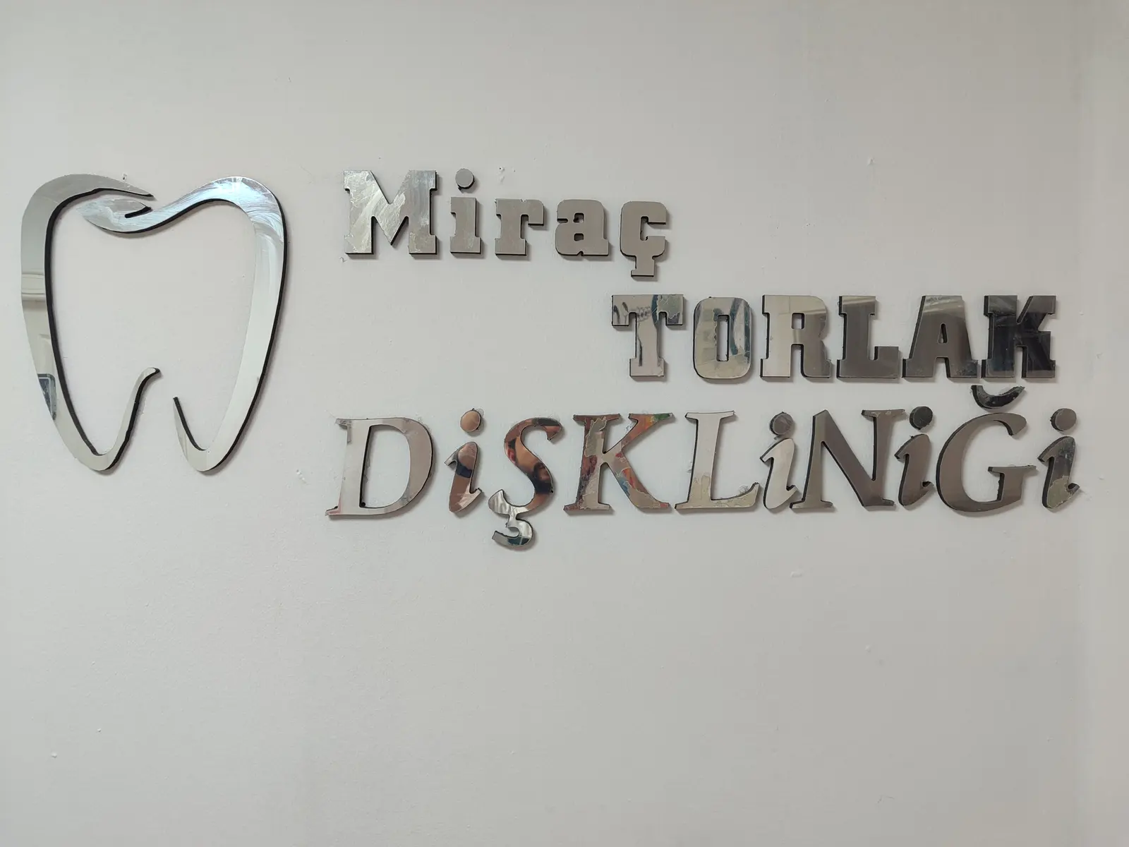Dt. Miraç Torlak Muayenehanesi logo