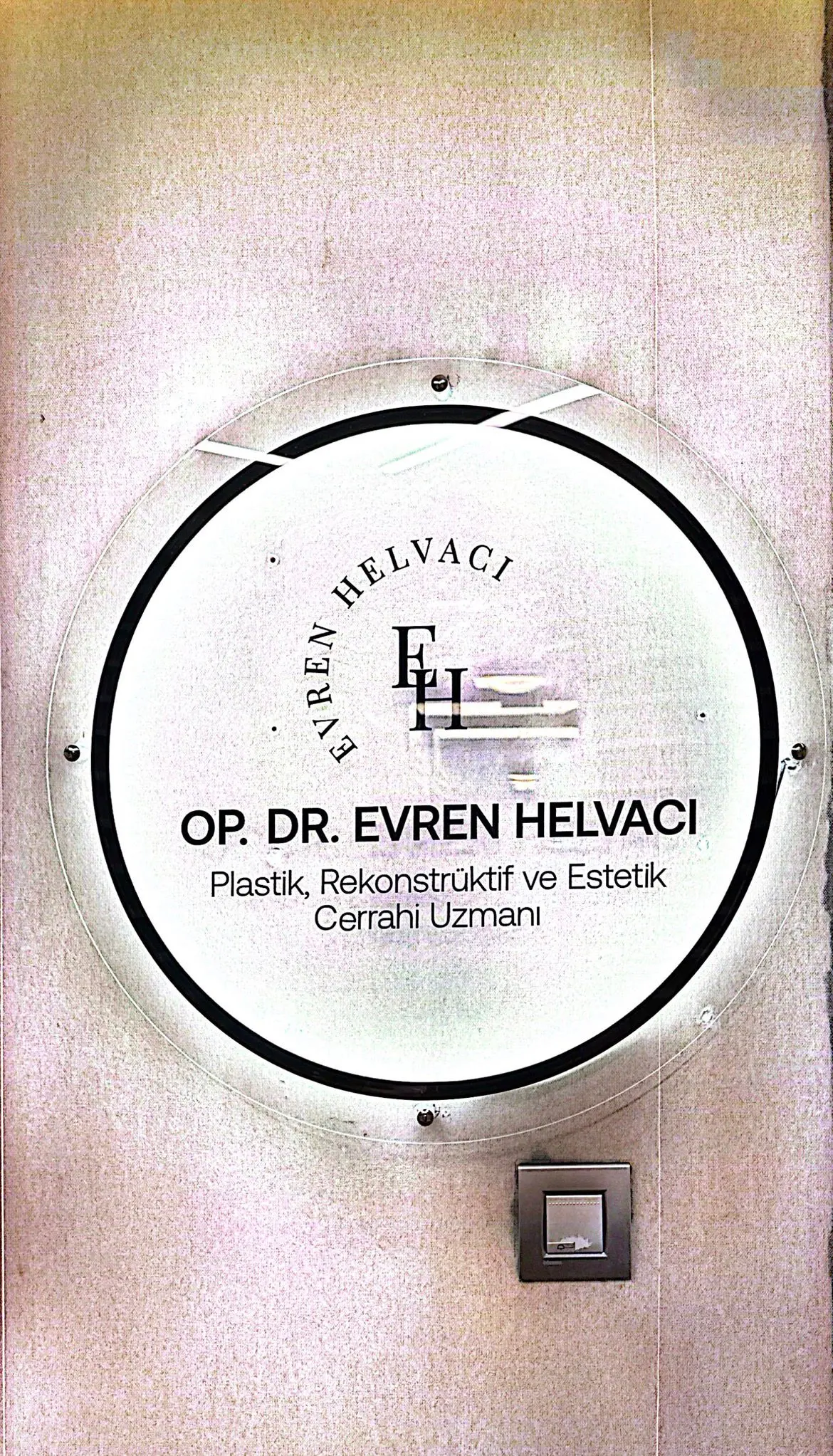 Logo von Uzm. Dr. Evren Helvacı Muaynehanesi