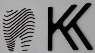 Uzm. Dt. Mustafa Kutay Karaca Muayenehanesi logo