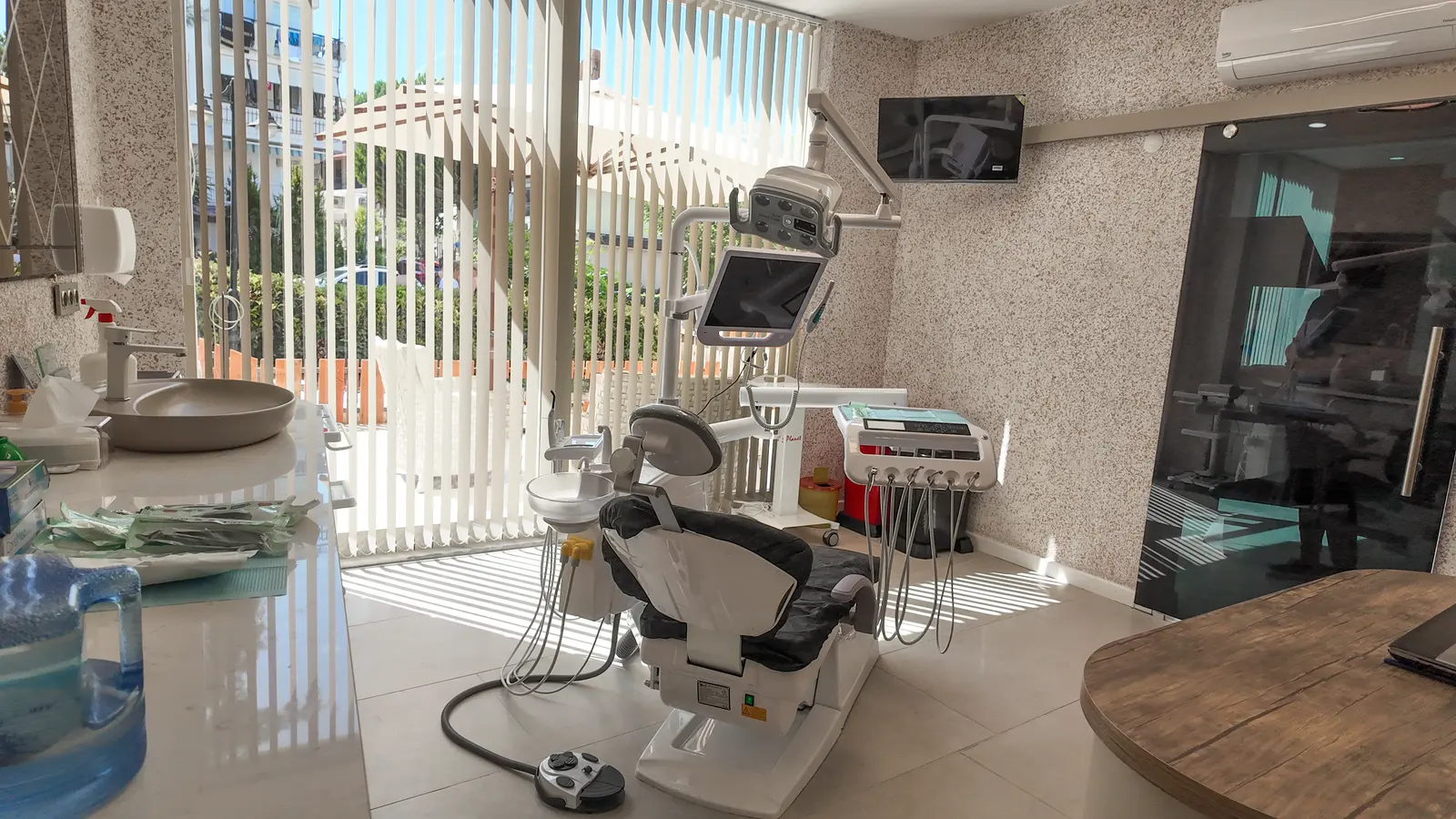 Aura Dent Kuşadası