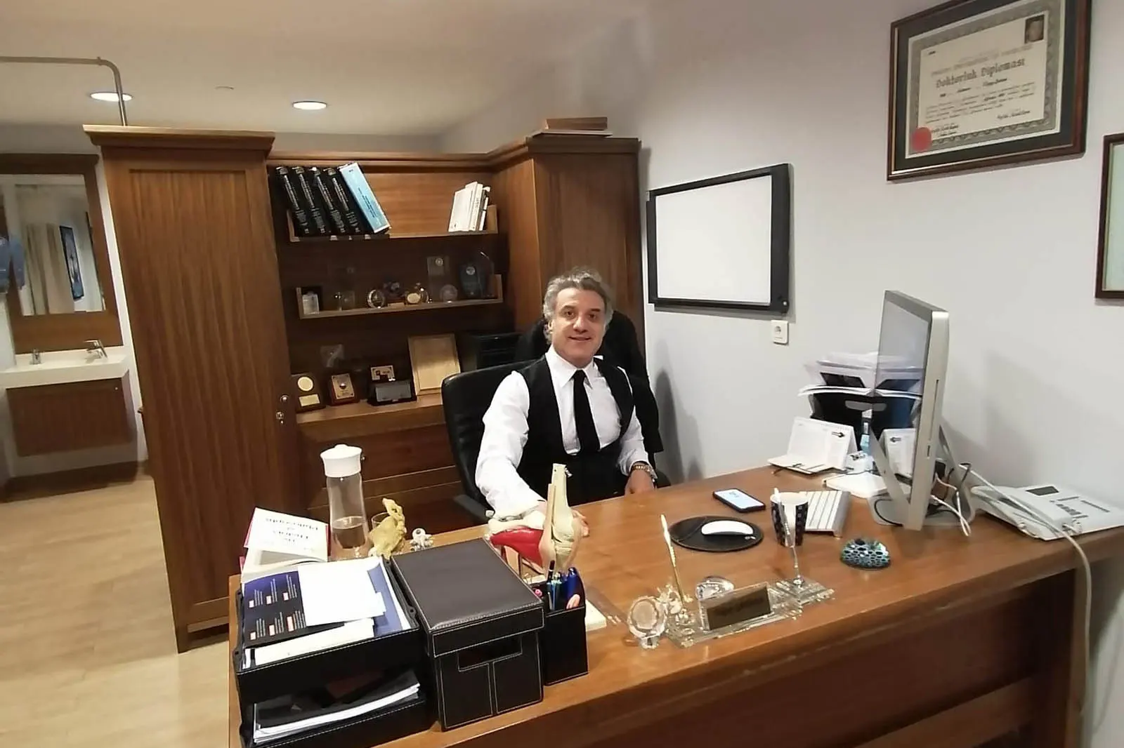 Op. Dr. Tolgay Satana