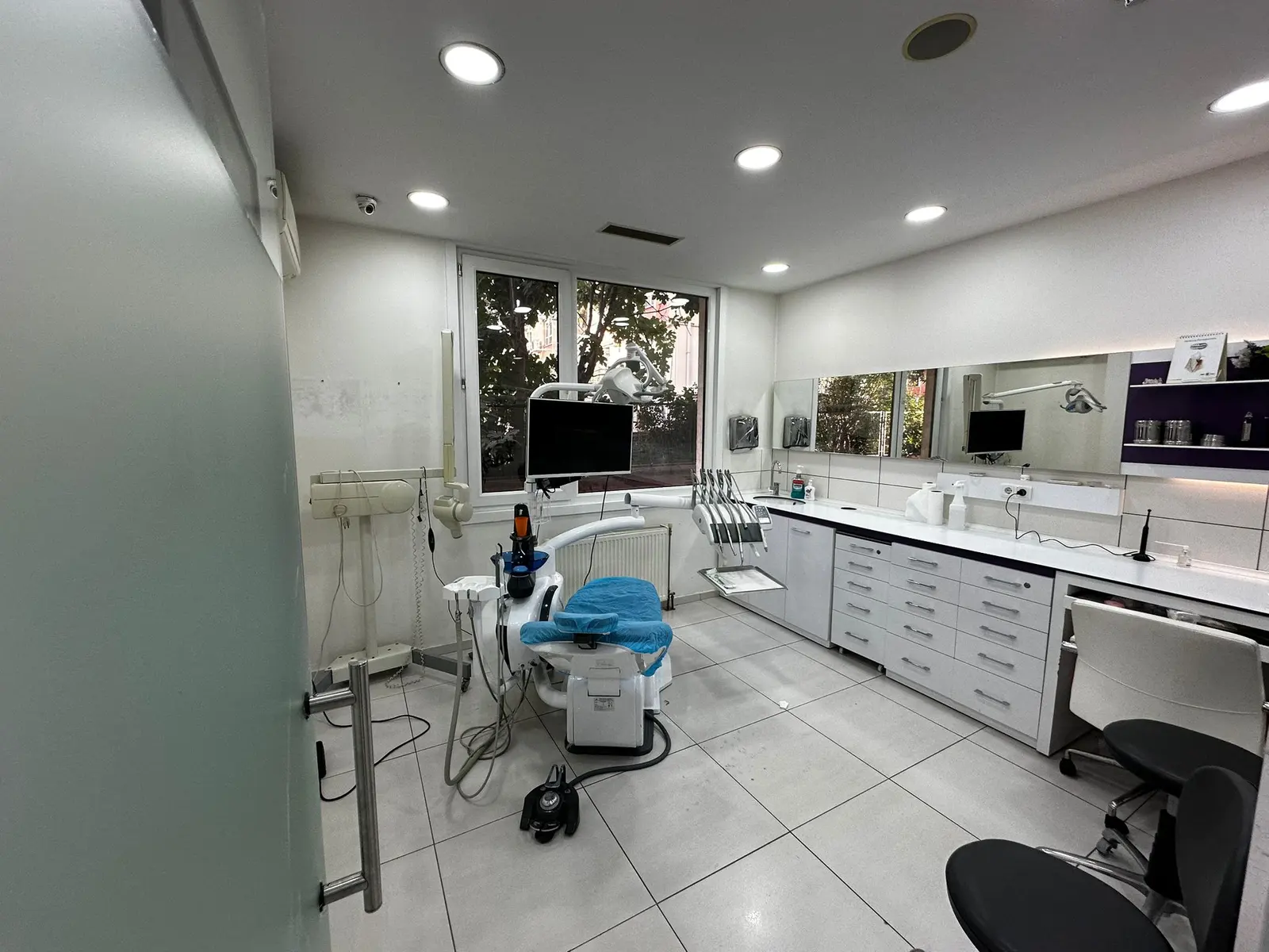 Dr. Umut Şimşek Dental Clinic