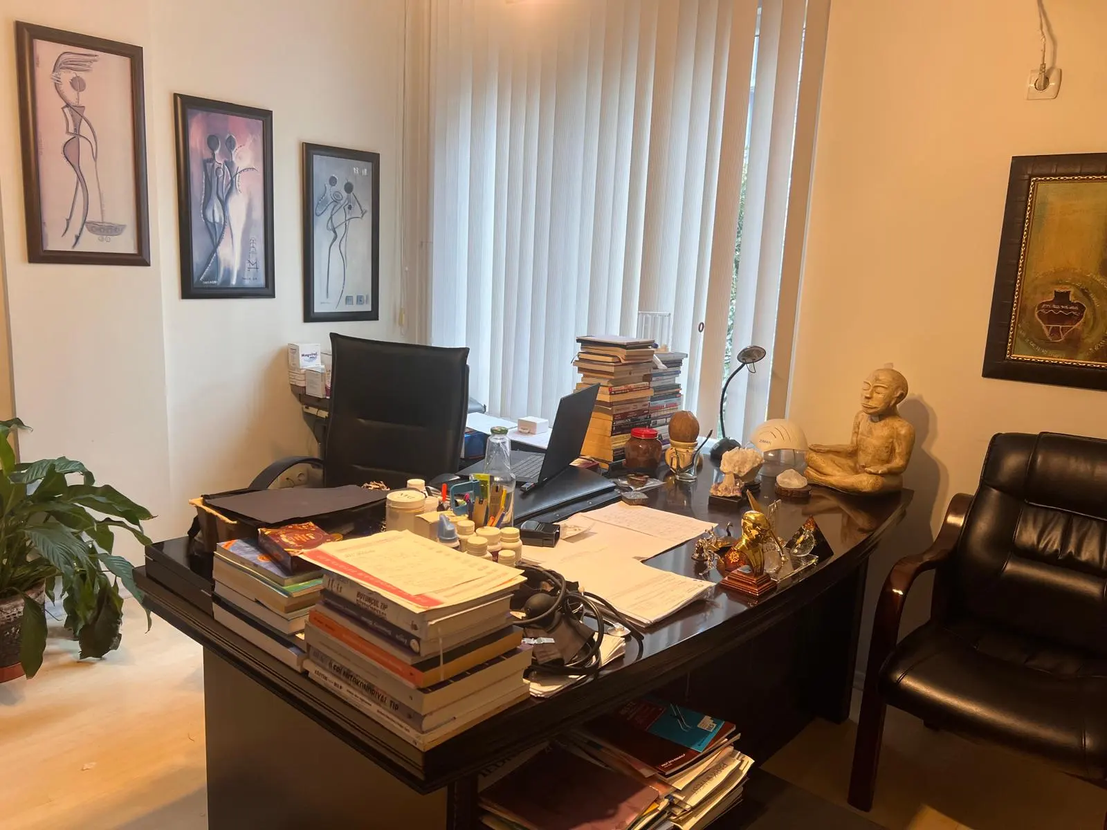 Doç. Dr. Nuri Haksever Muayenehanesi