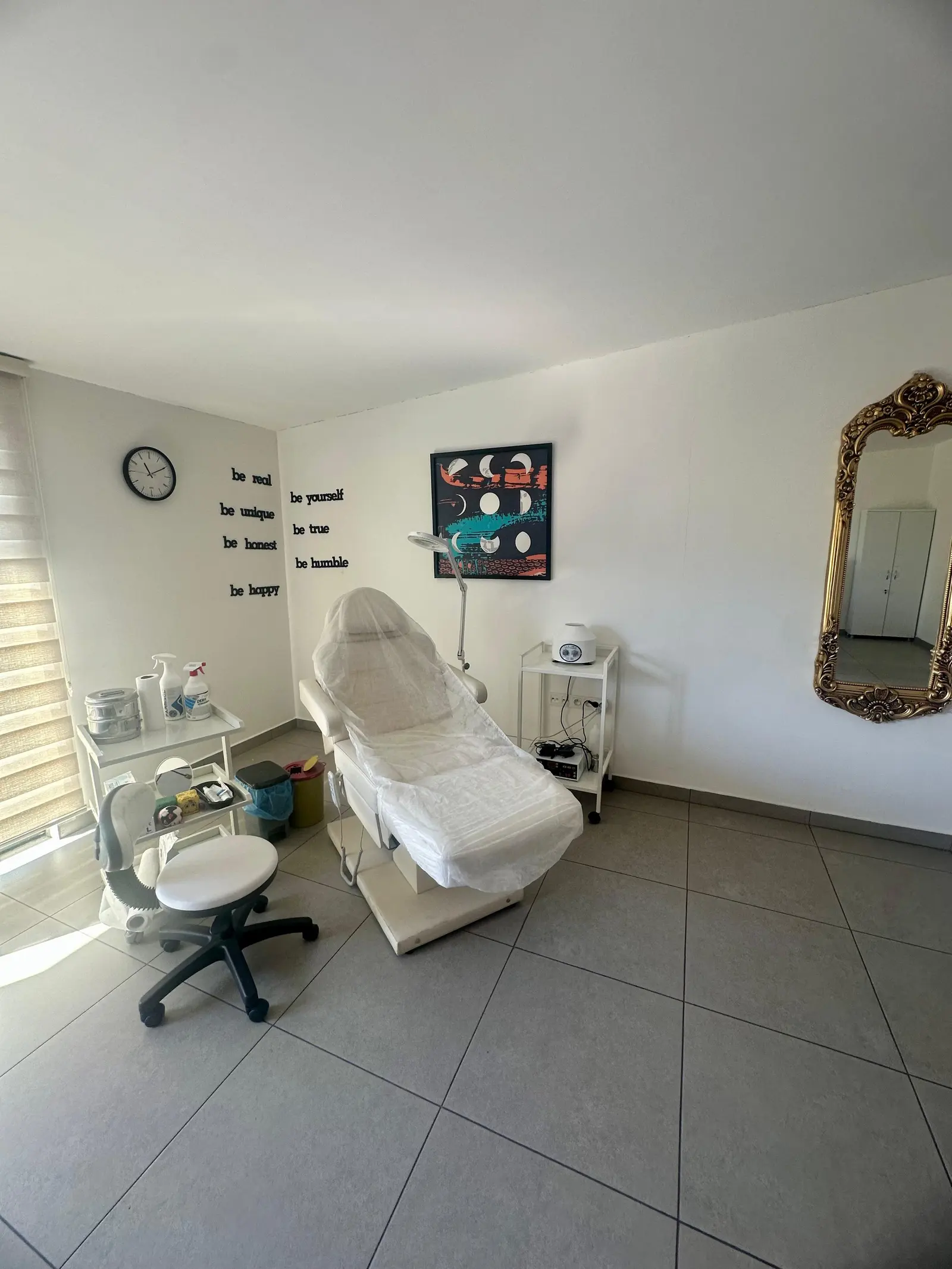 Dermatolog Dr. Gamze Alkız Muayenehanesi