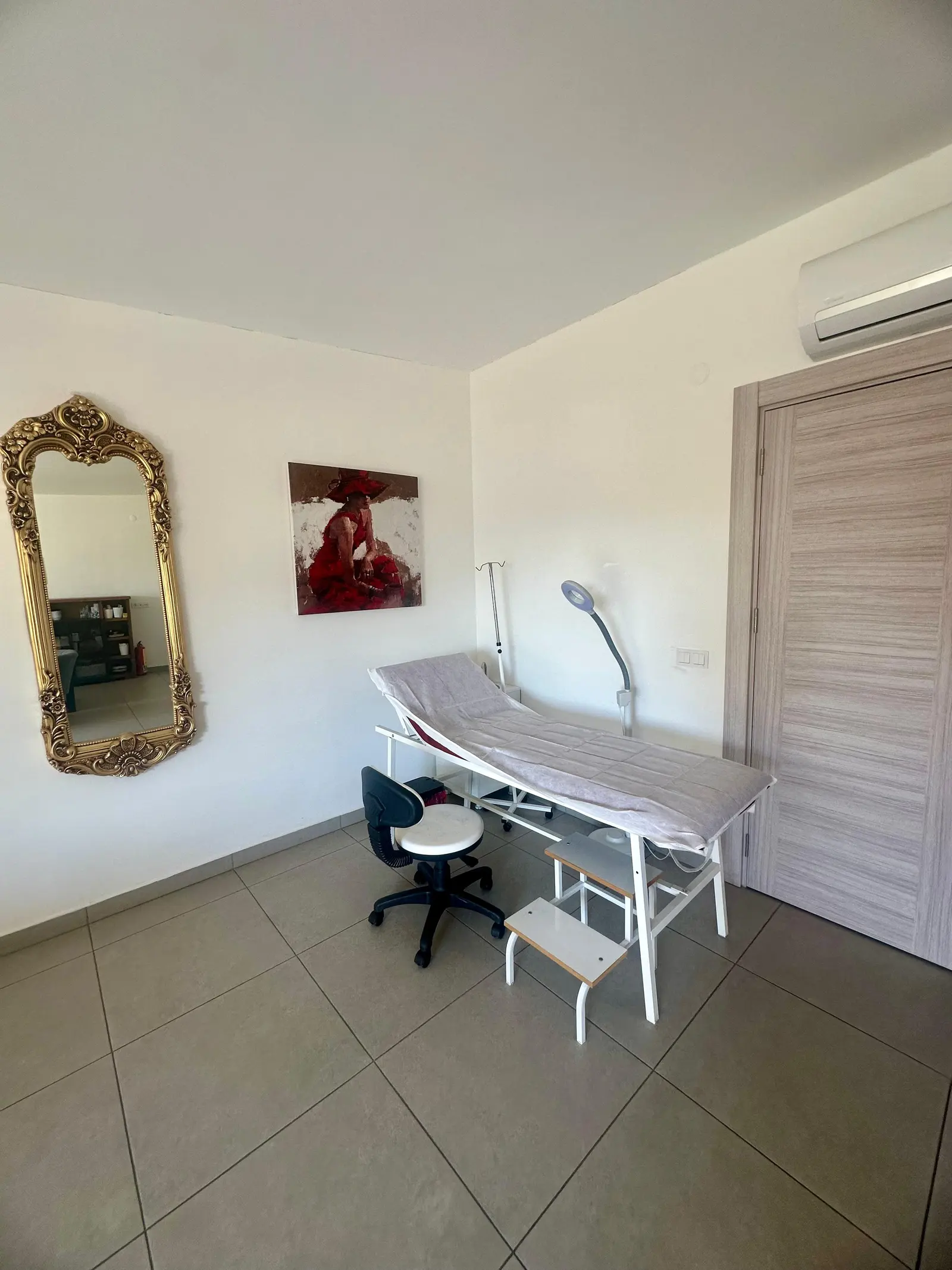 Dermatolog Dr. Gamze Alkız Muayenehanesi