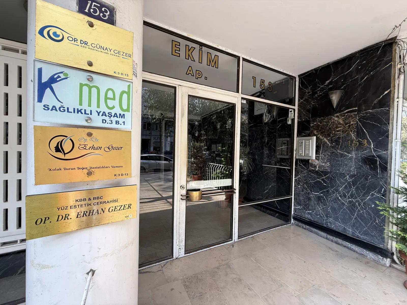 Op. Dr. Erhan Gezer