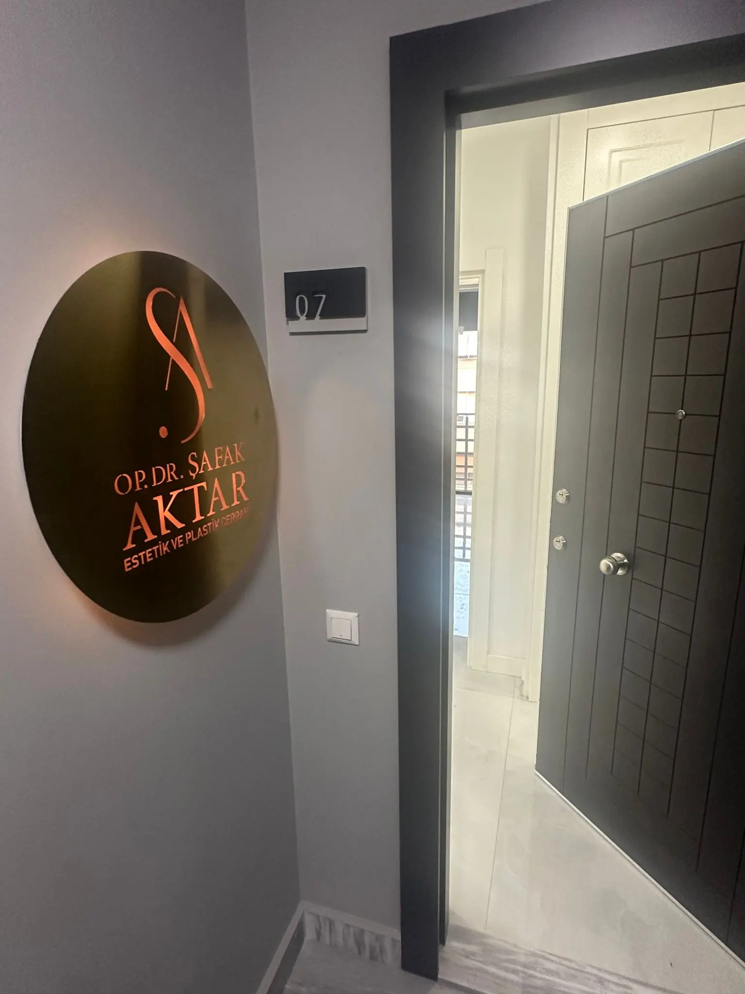 Op. Dr. Şafak Aktar