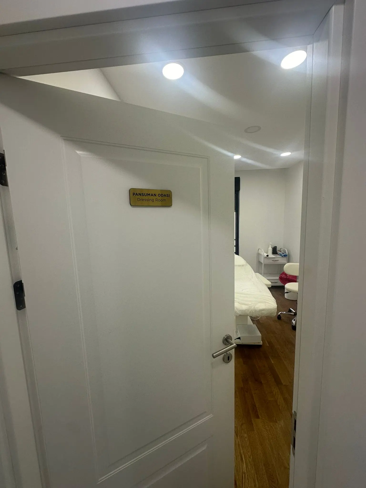 Op. Dr. Şafak Aktar
