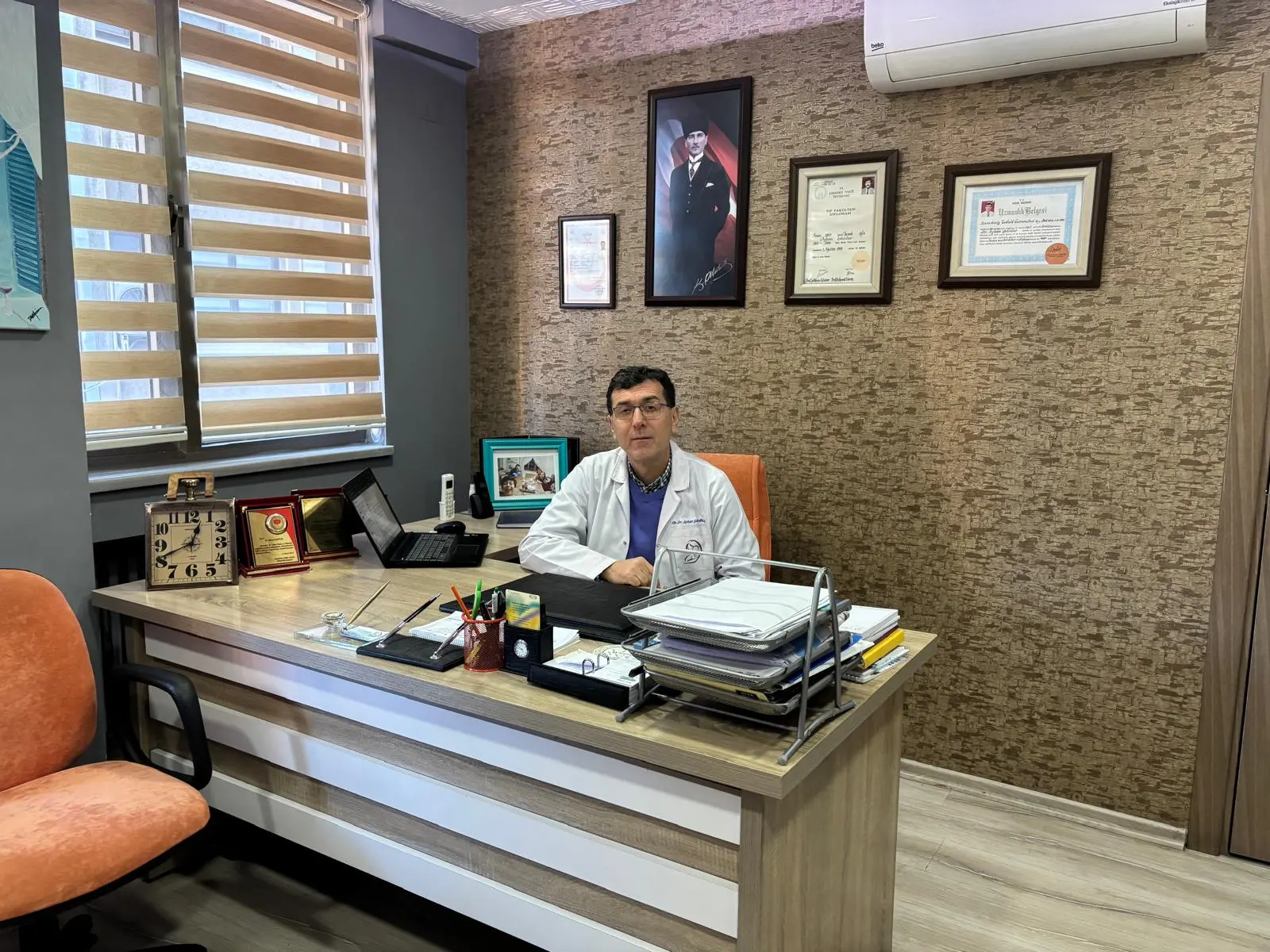 Dr. Ayhan Sahinler