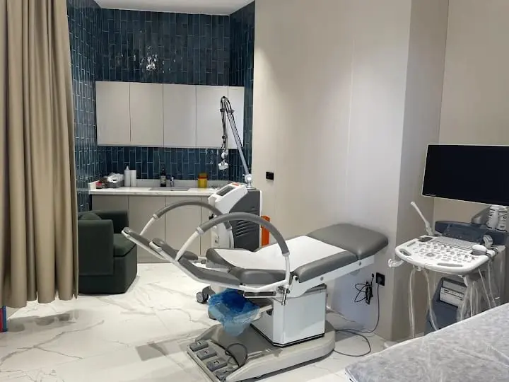Doç. Dr. Özge Kömürcü Karuserci Muayenehanesi