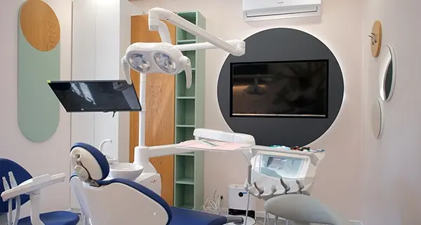 Dr. Dt. Candan Ceren Ayözger Muayenehanesi