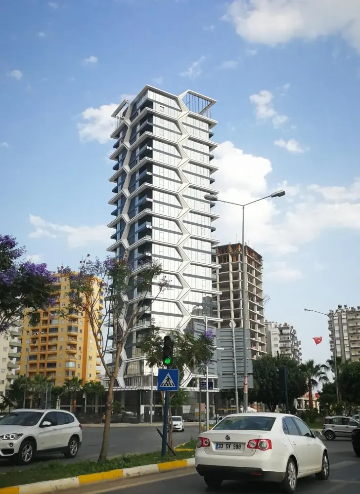 Dr. Hilmi Berkant Tunç Mersin Estetik Klinigi