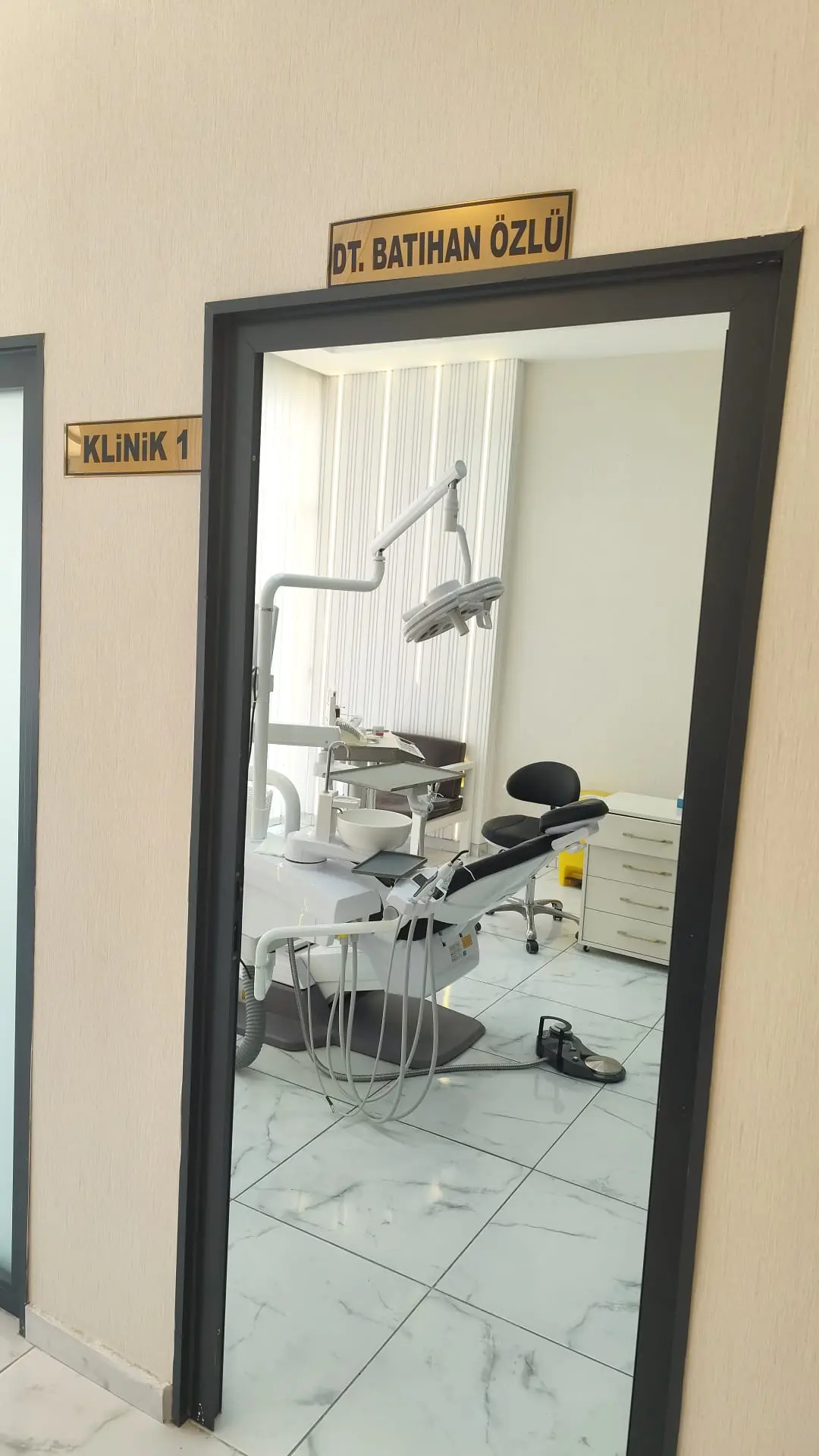 Dr. Batıhan Özlü Diş Kliniği