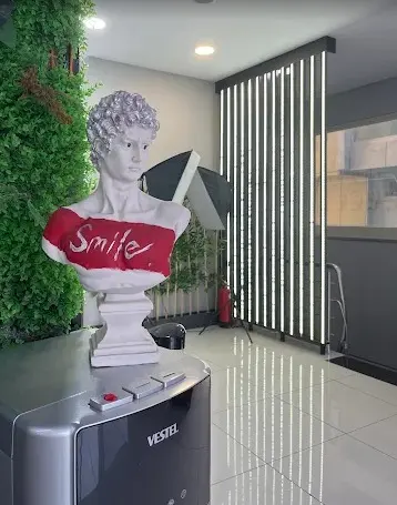 Diş Sanatı Ağız ve Diş Sağlığı Polikliniği