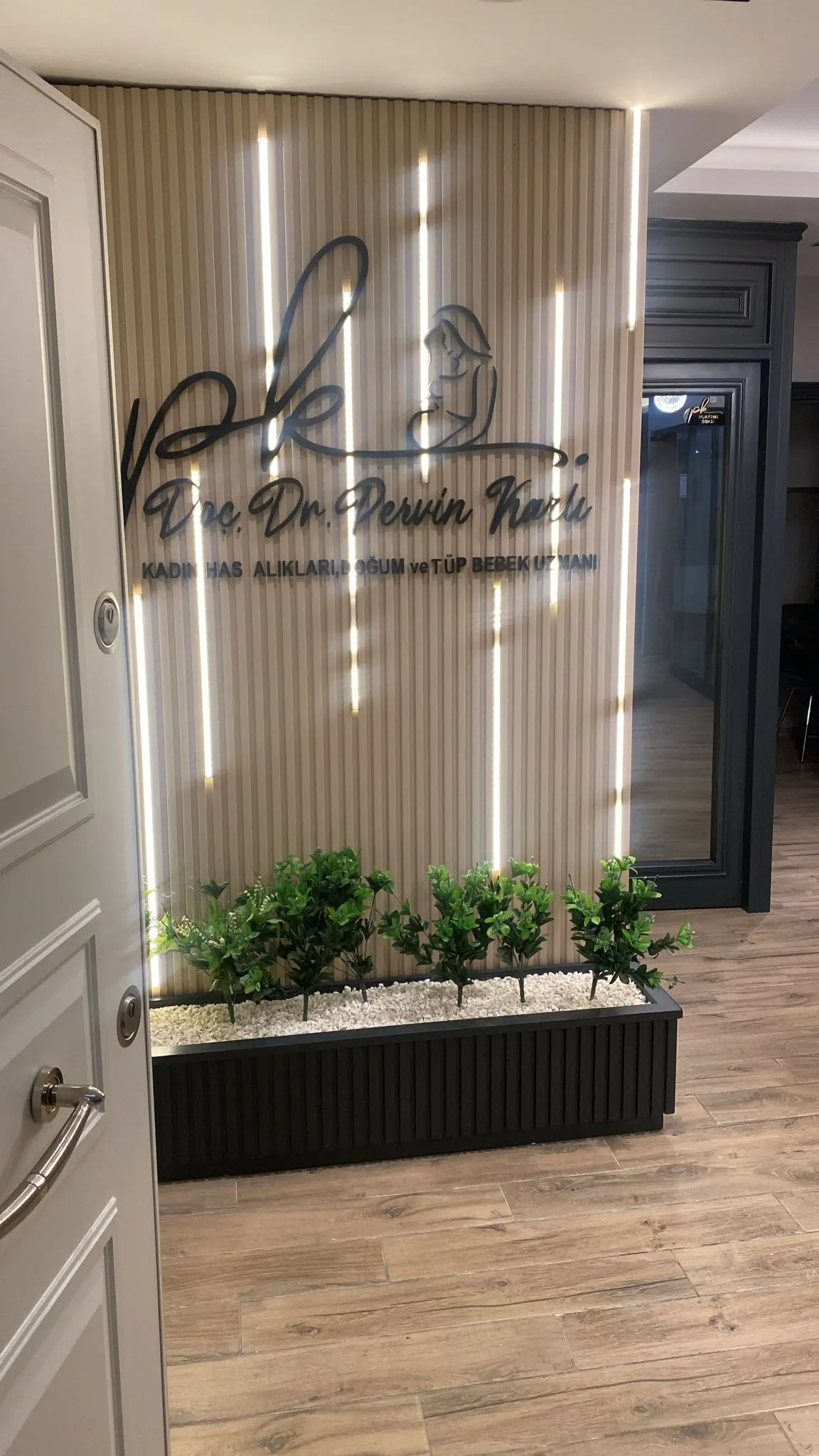 Doç. Dr. Pervin Karlı Muayenehanesi