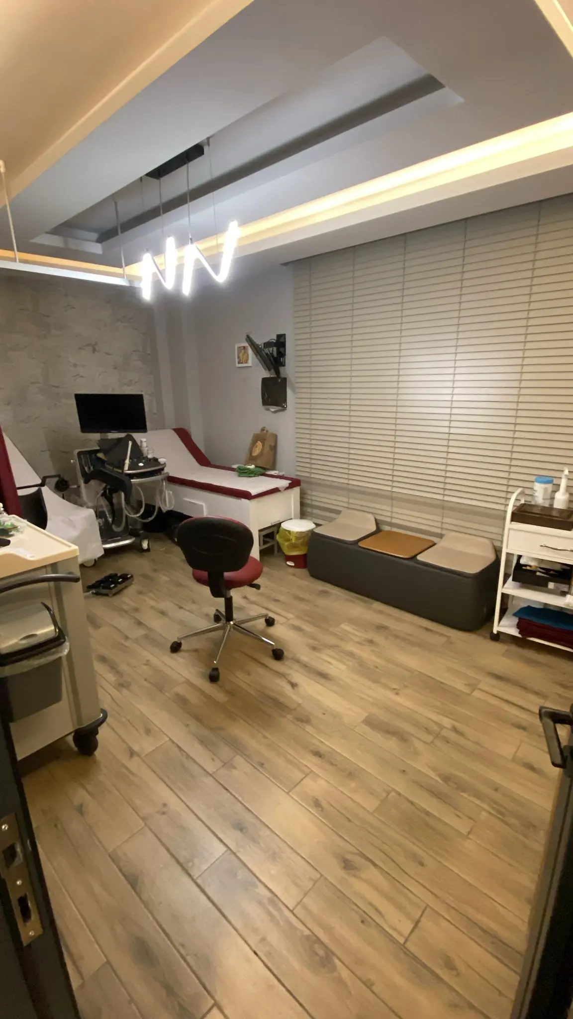 Doç. Dr. Pervin Karlı Muayenehanesi