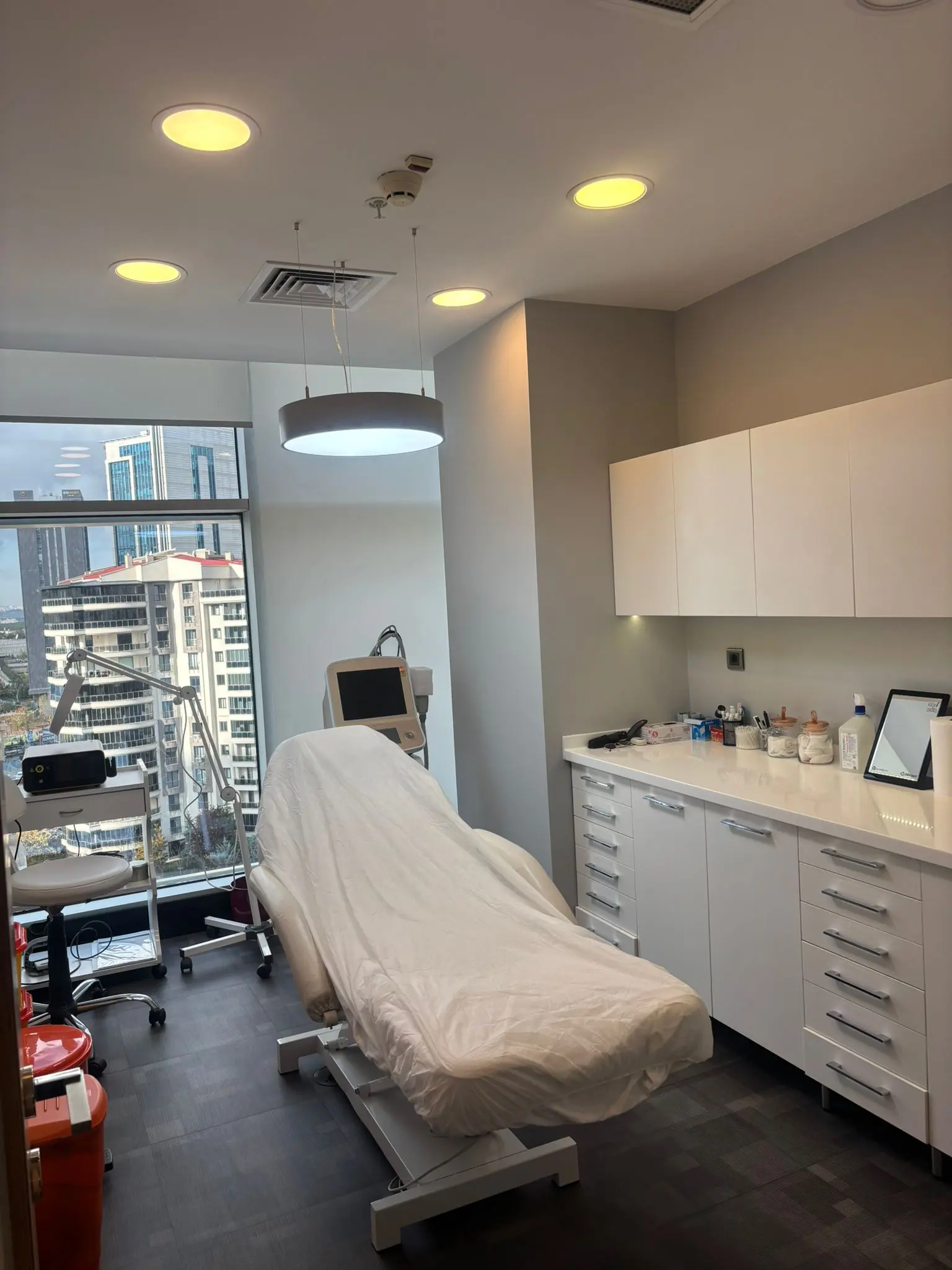Dermatolog Dr. Aslı Eralp