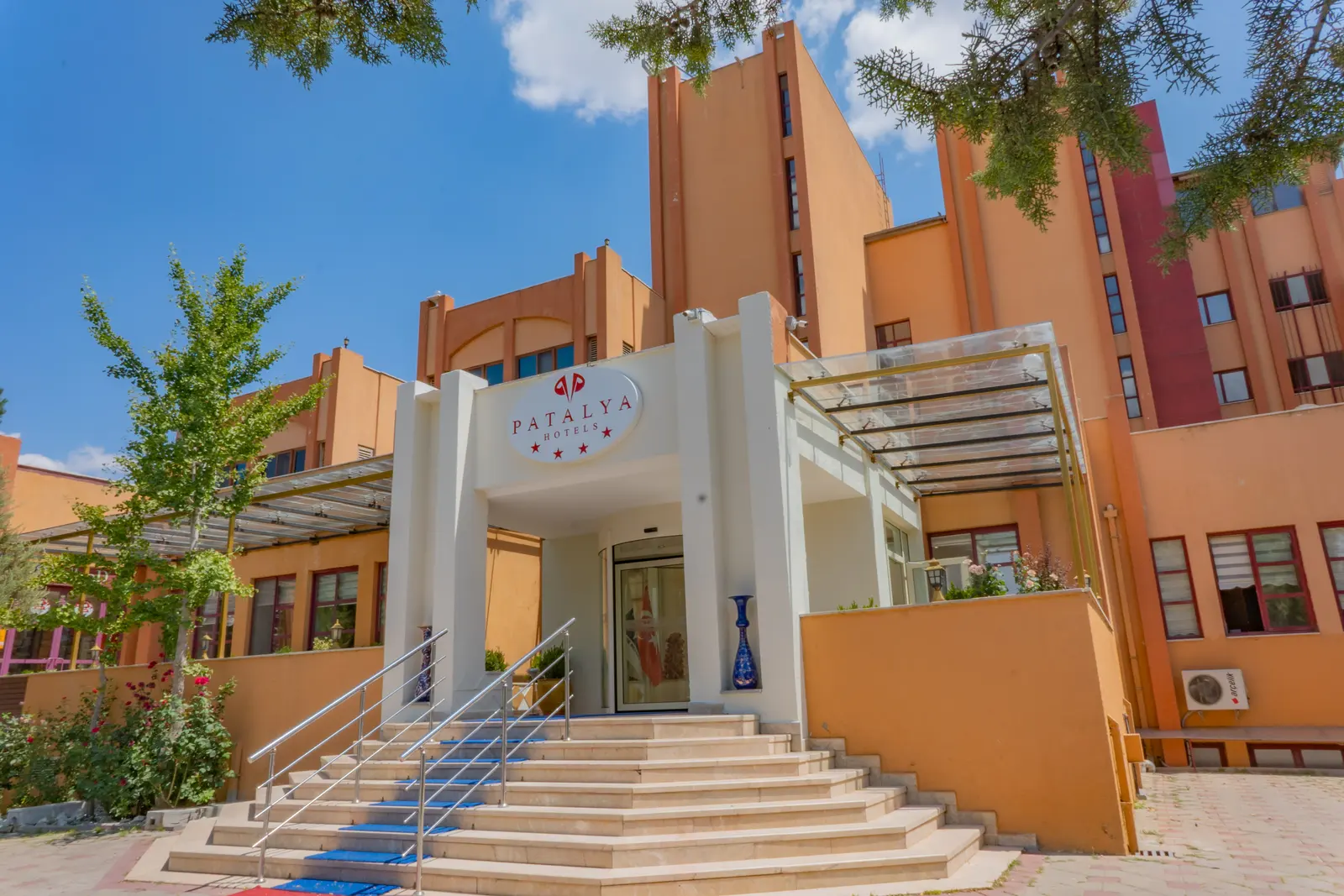 Patalya Lakeside Resort Hotel