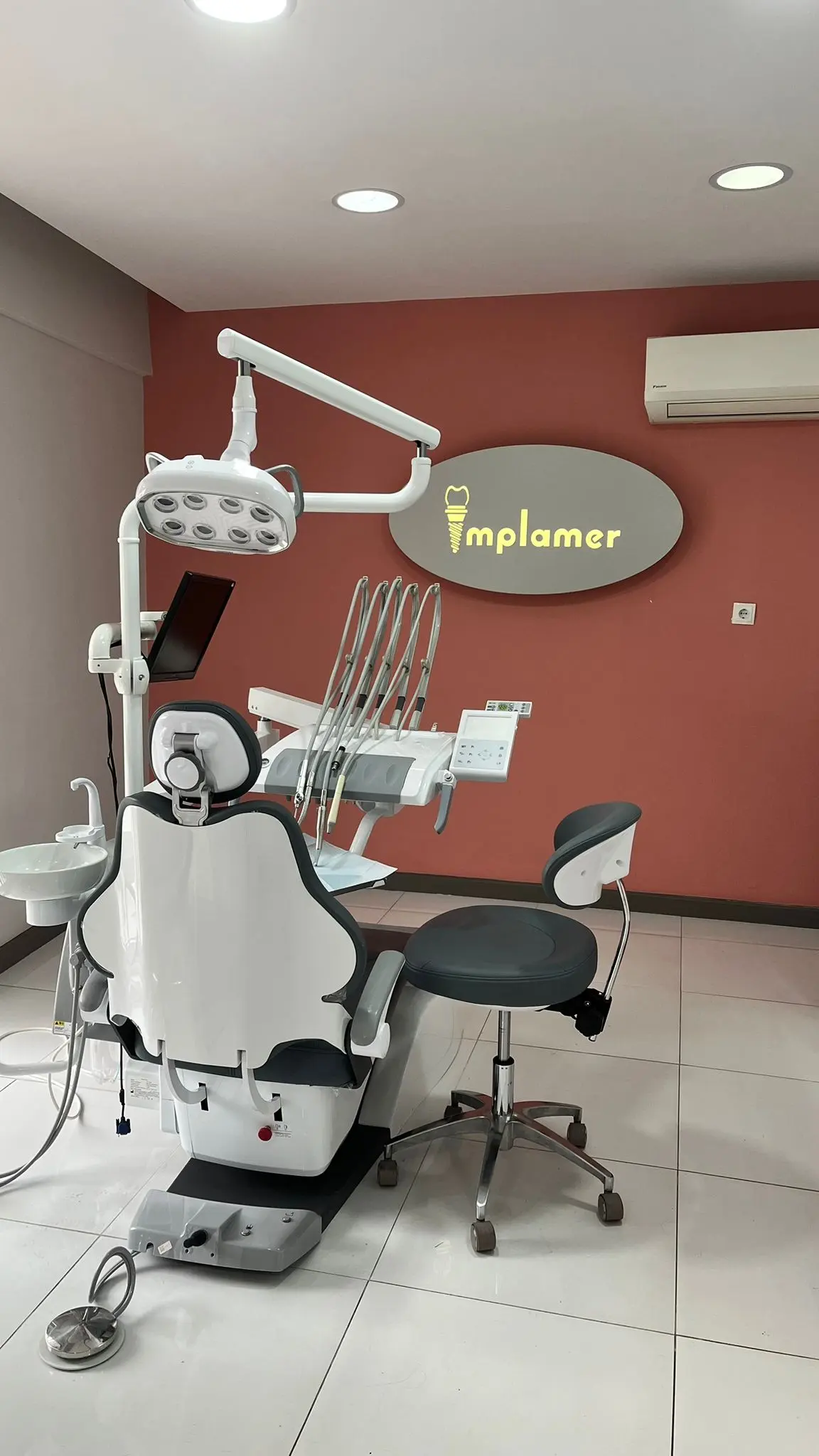 Özel İmplamer Ağız ve Diş Sağlığı Polikliniği