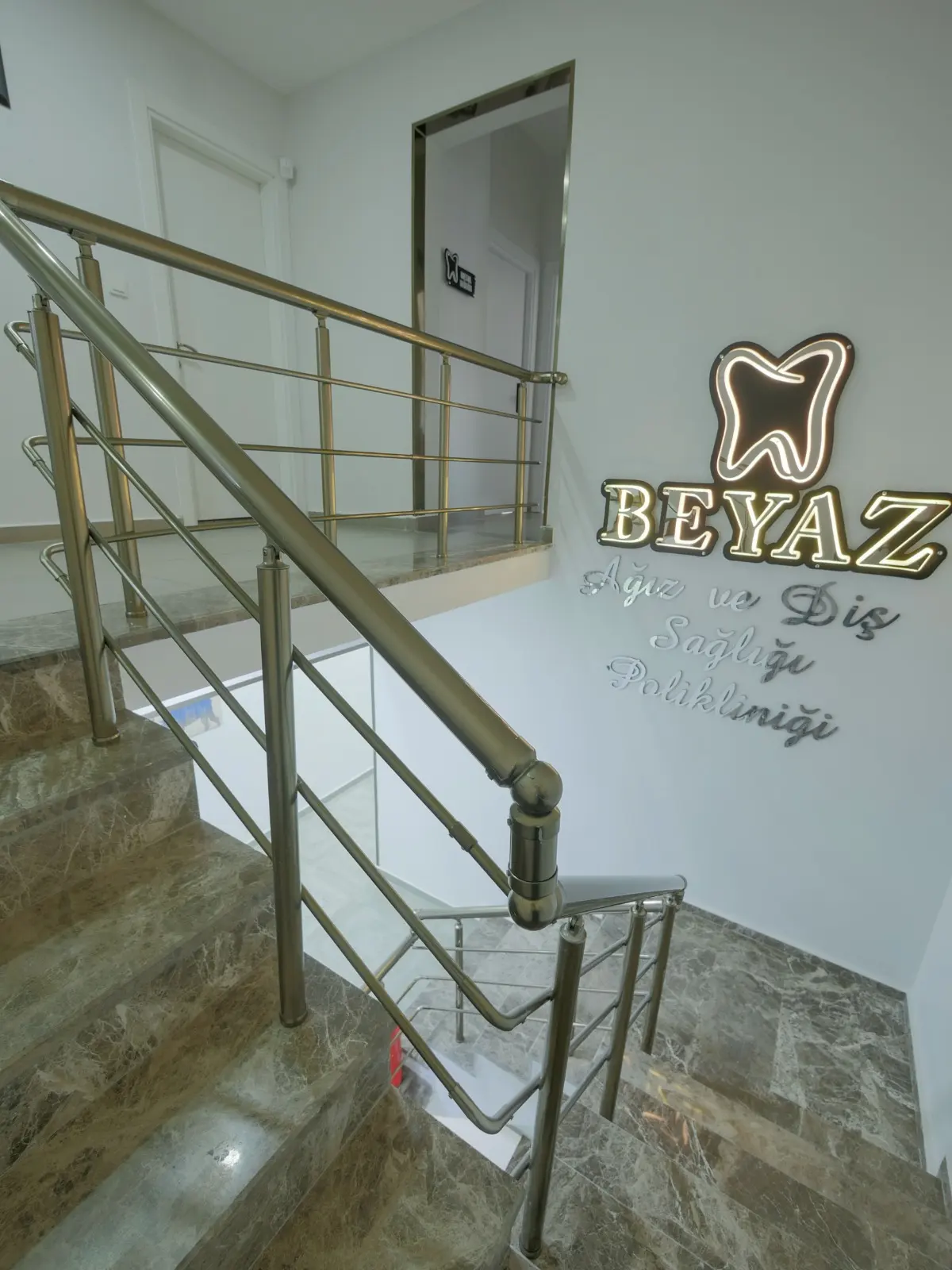 White Teeth Oral and Maxillofacial Clinic