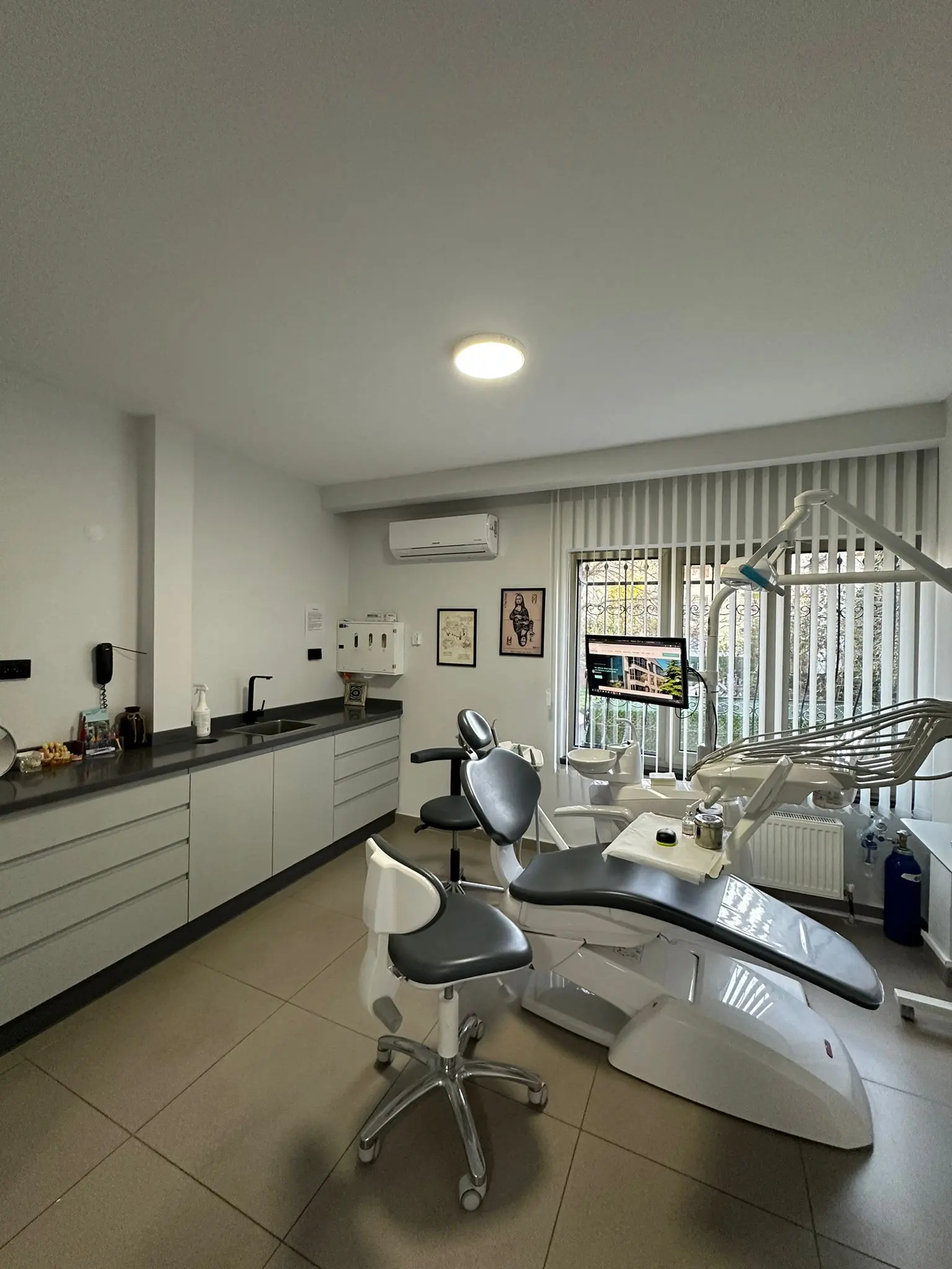 White Teeth Oral and Maxillofacial Clinic
