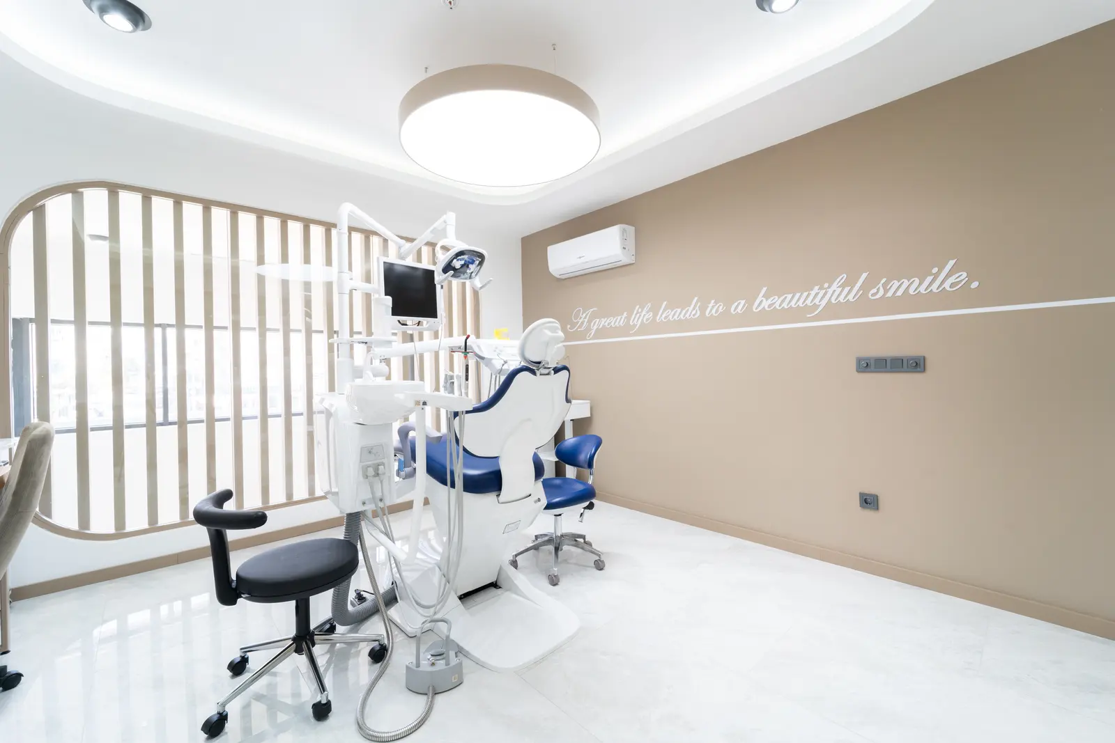 Özel Universal Dental Ağız ve Diş Sağlığı Polikliniği