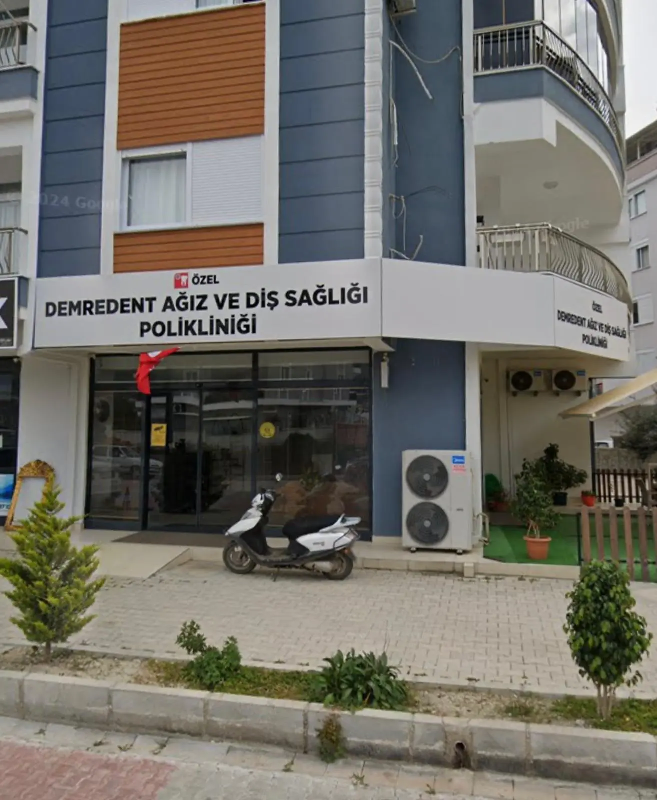 DEMREDENT AĞIZ VE DİŞ SAĞLIĞI POLİKLİNİĞİ